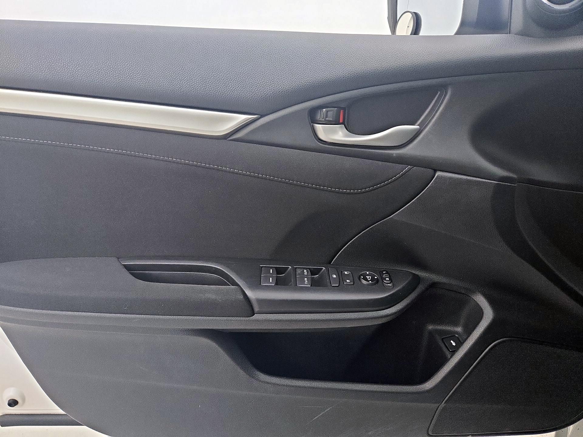 Thumbnail: 2016 Honda Civic - 12