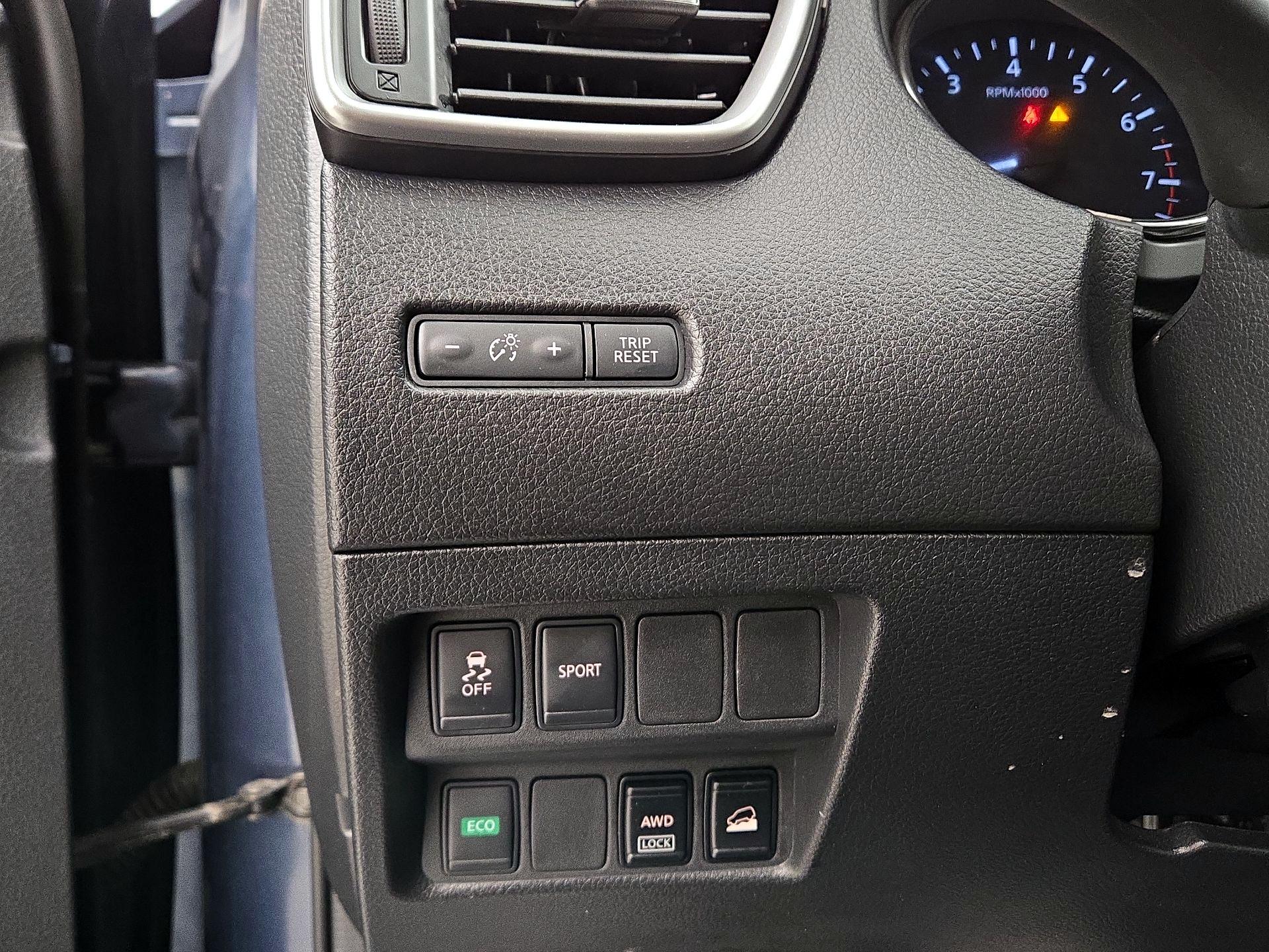 Thumbnail: 2016 Nissan Rogue - 13