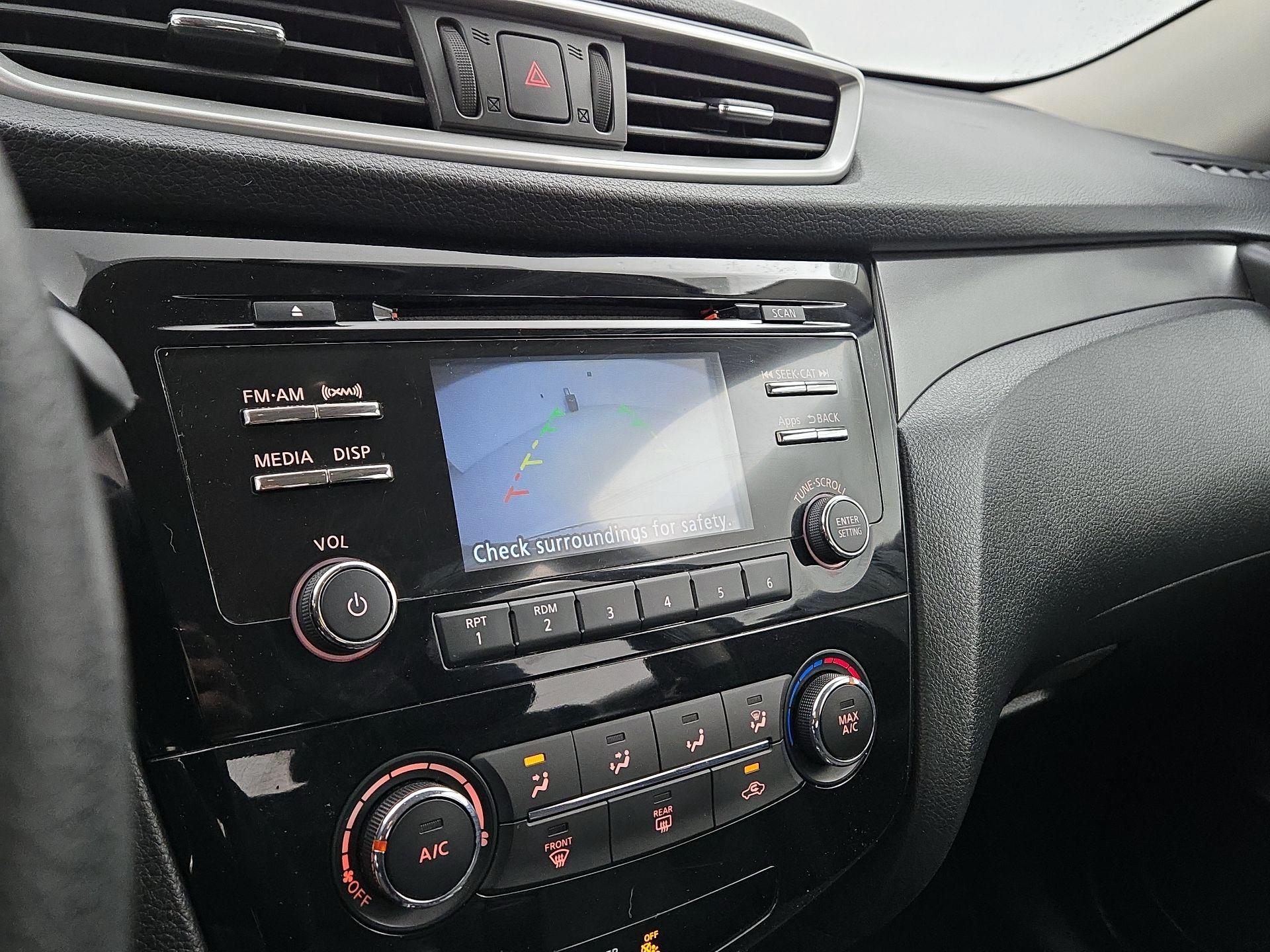 Thumbnail: 2016 Nissan Rogue - 14