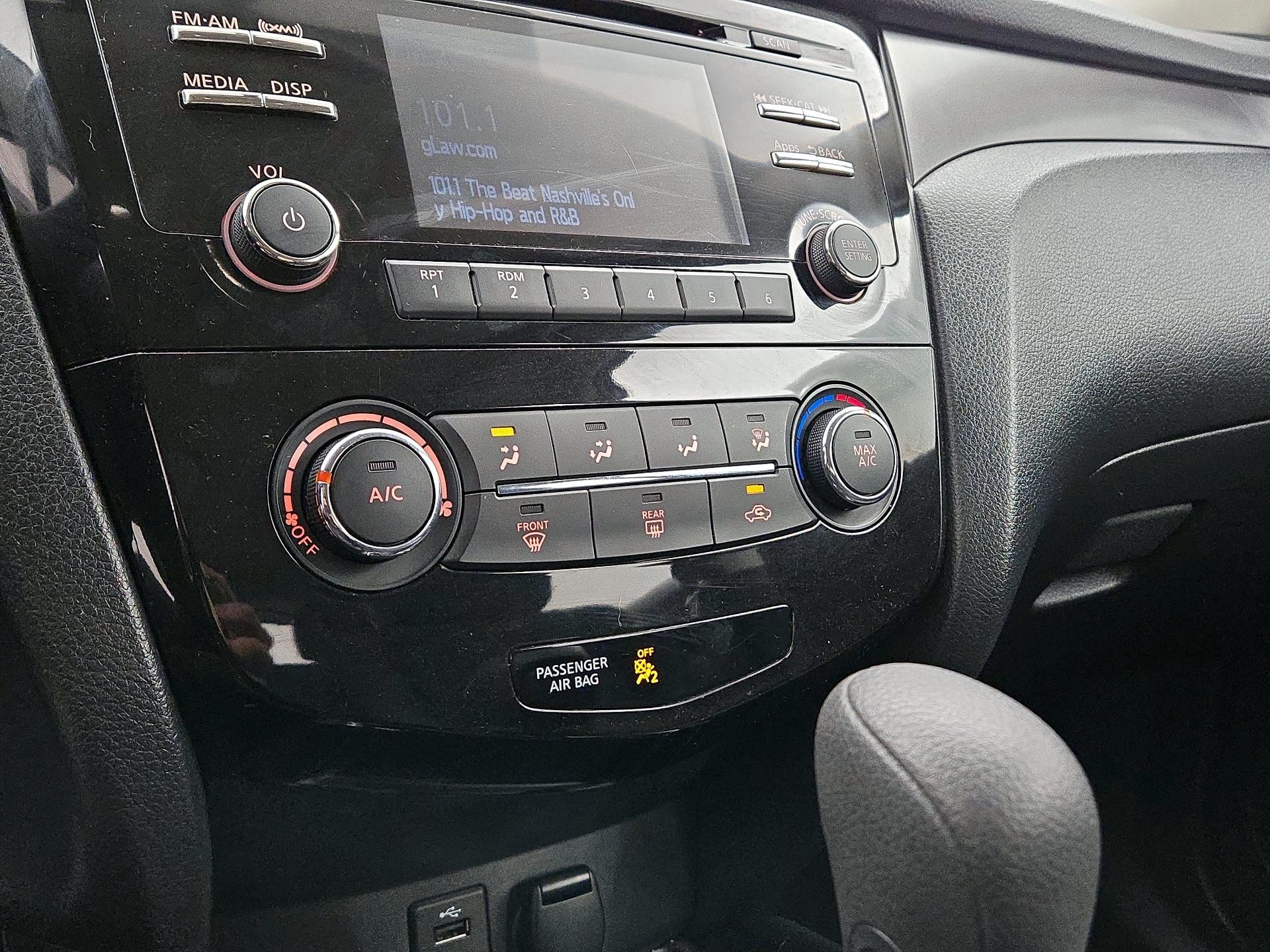 Thumbnail: 2016 Nissan Rogue - 16