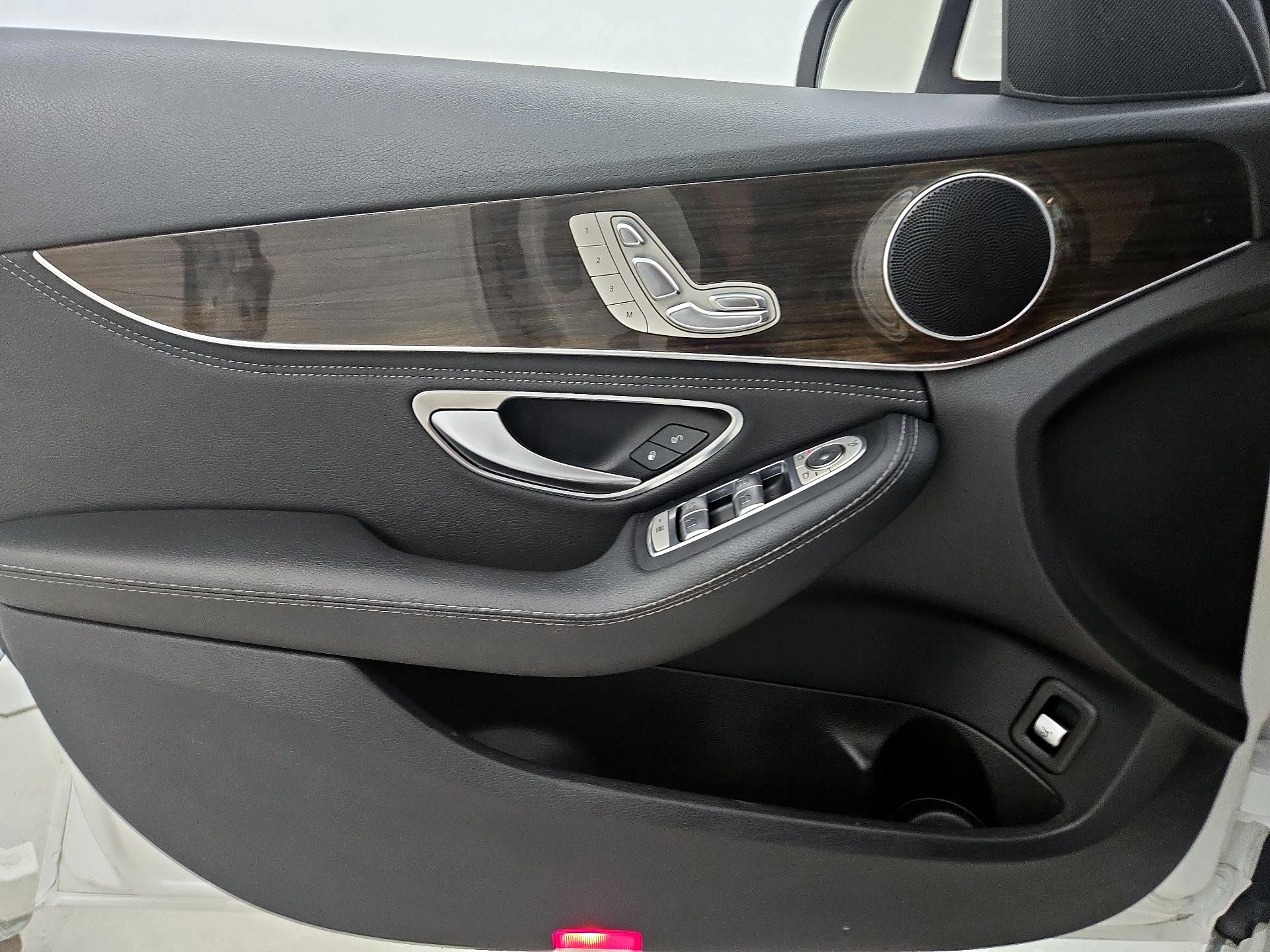 Thumbnail: 2015 Mercedes-Benz C-Class - 12