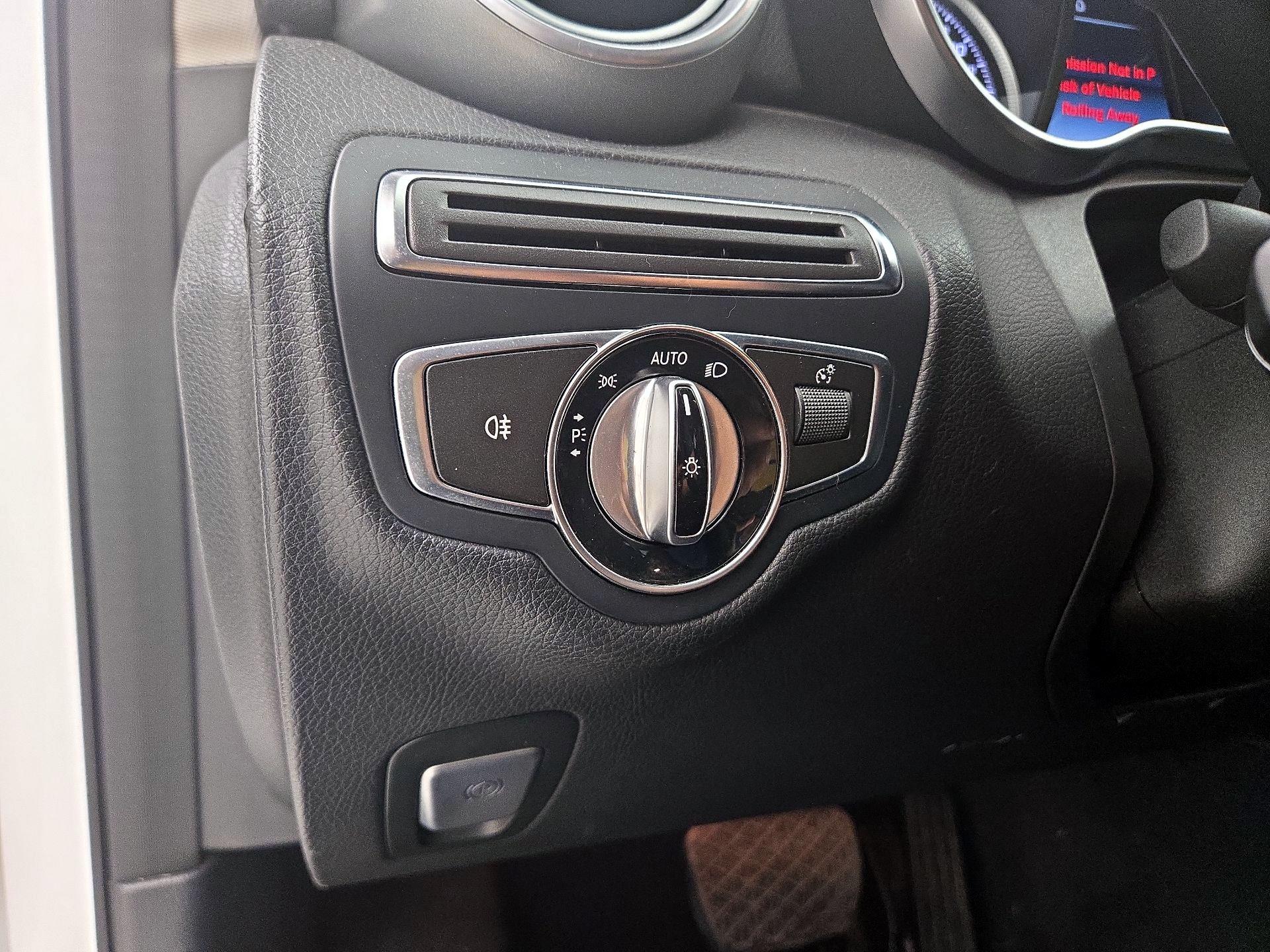 Thumbnail: 2015 Mercedes-Benz C-Class - 13