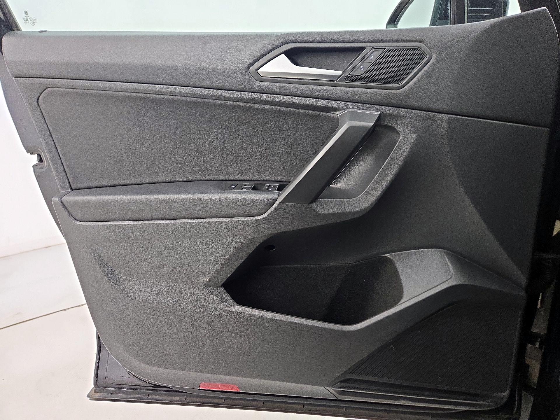 Thumbnail: 2021 Volkswagen Tiguan - 12