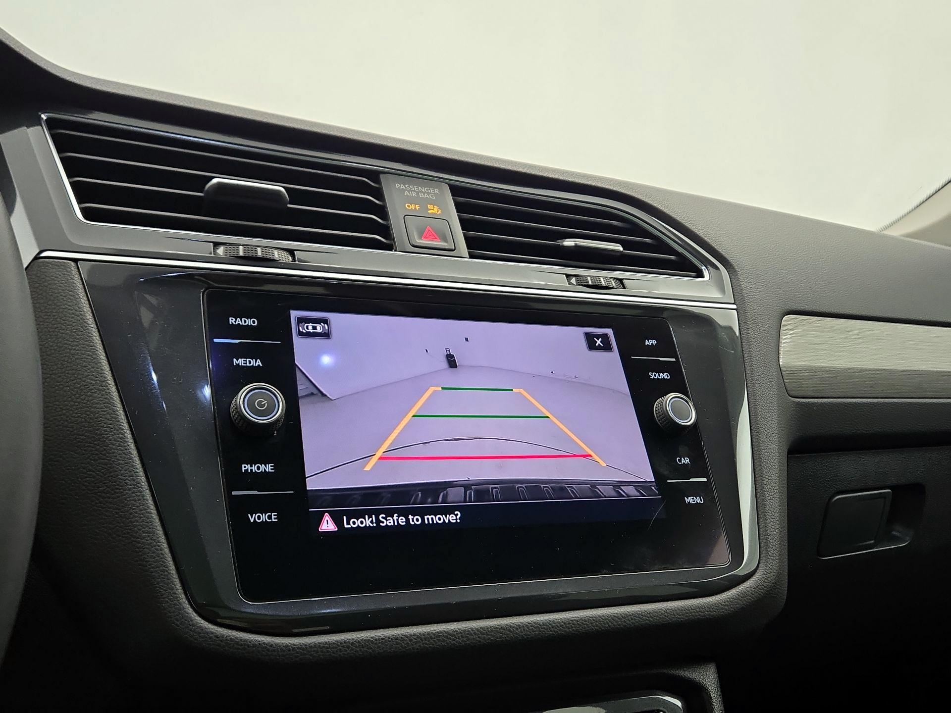 Thumbnail: 2021 Volkswagen Tiguan - 14