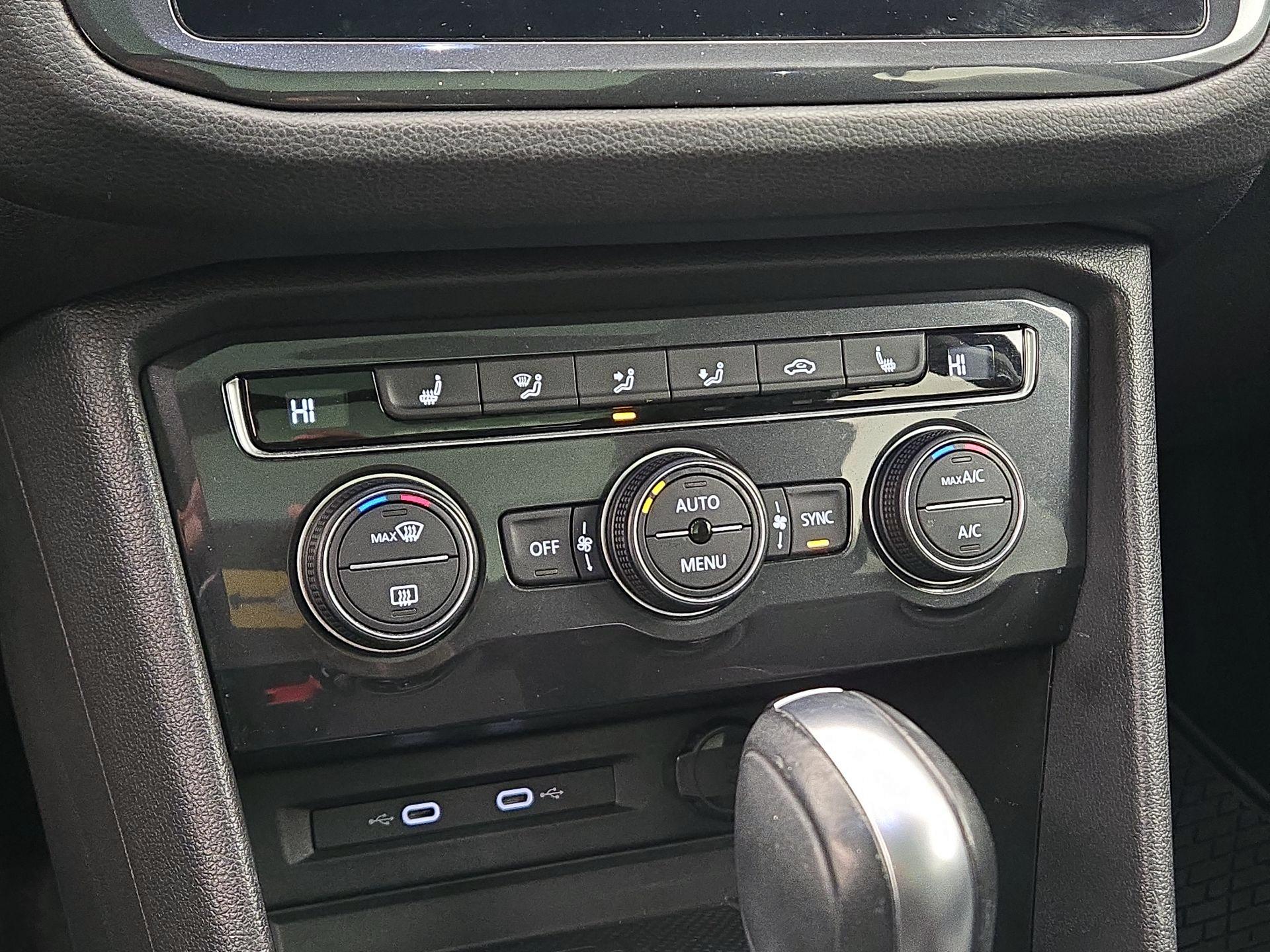 Thumbnail: 2021 Volkswagen Tiguan - 16