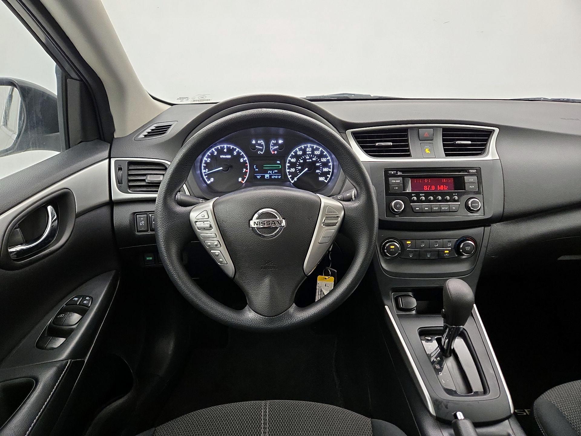 Thumbnail: 2017 Nissan Sentra - 10