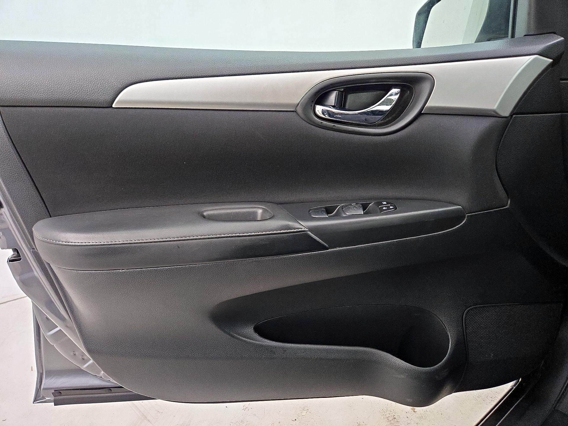 Thumbnail: 2017 Nissan Sentra - 12