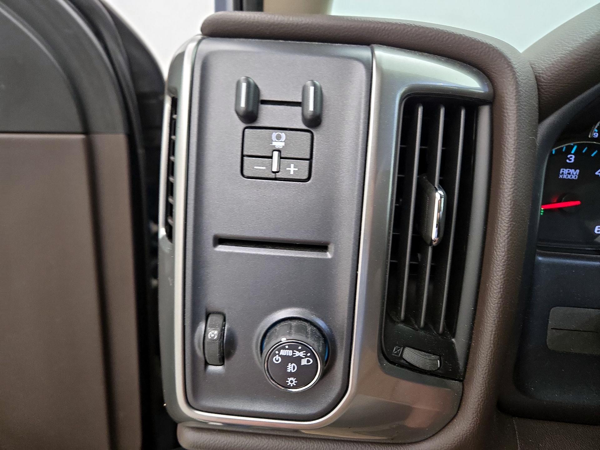 Thumbnail: 2018 Chevrolet Silverado 1500 - 13