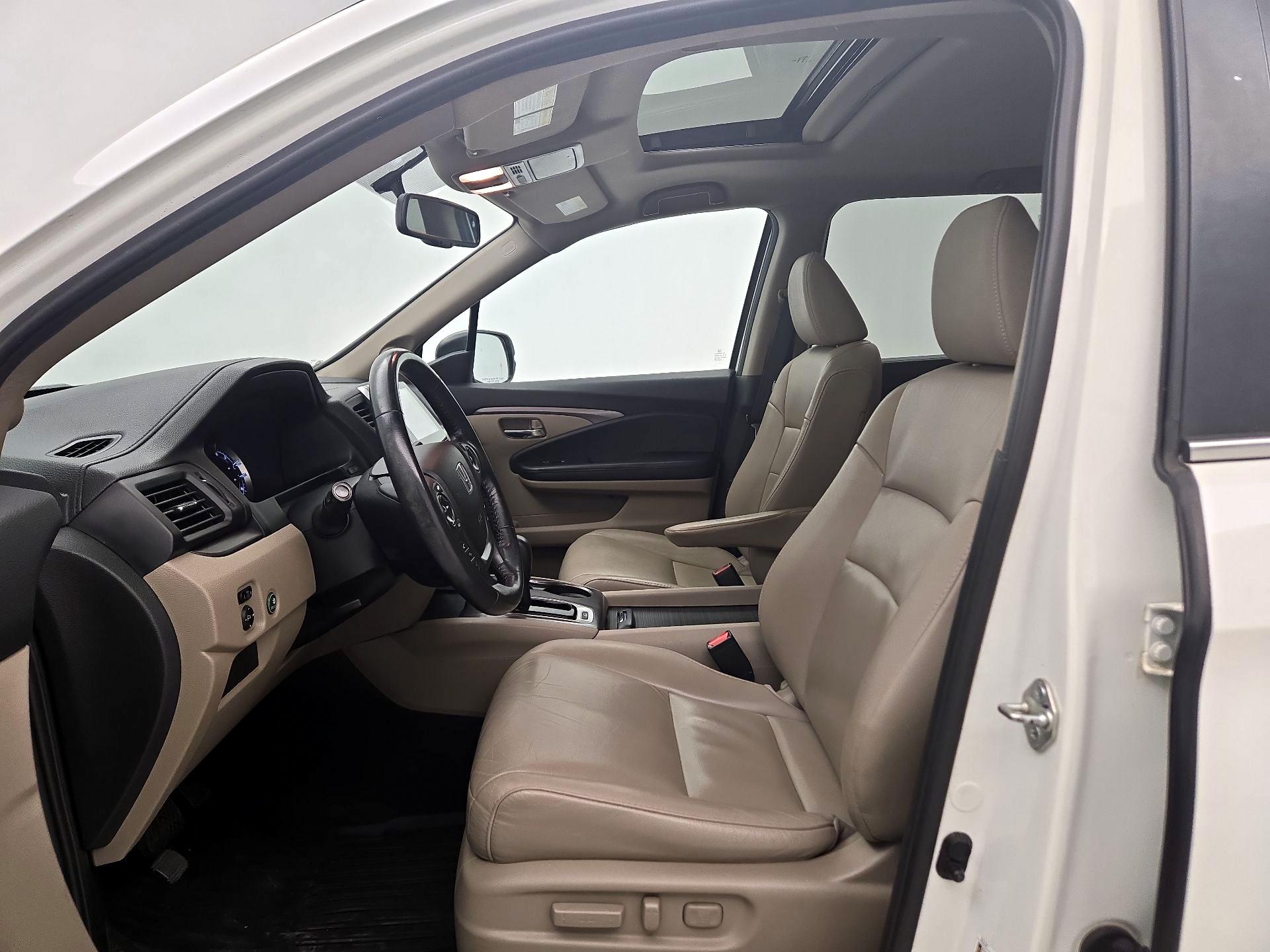 Thumbnail: 2017 Honda Pilot - 11