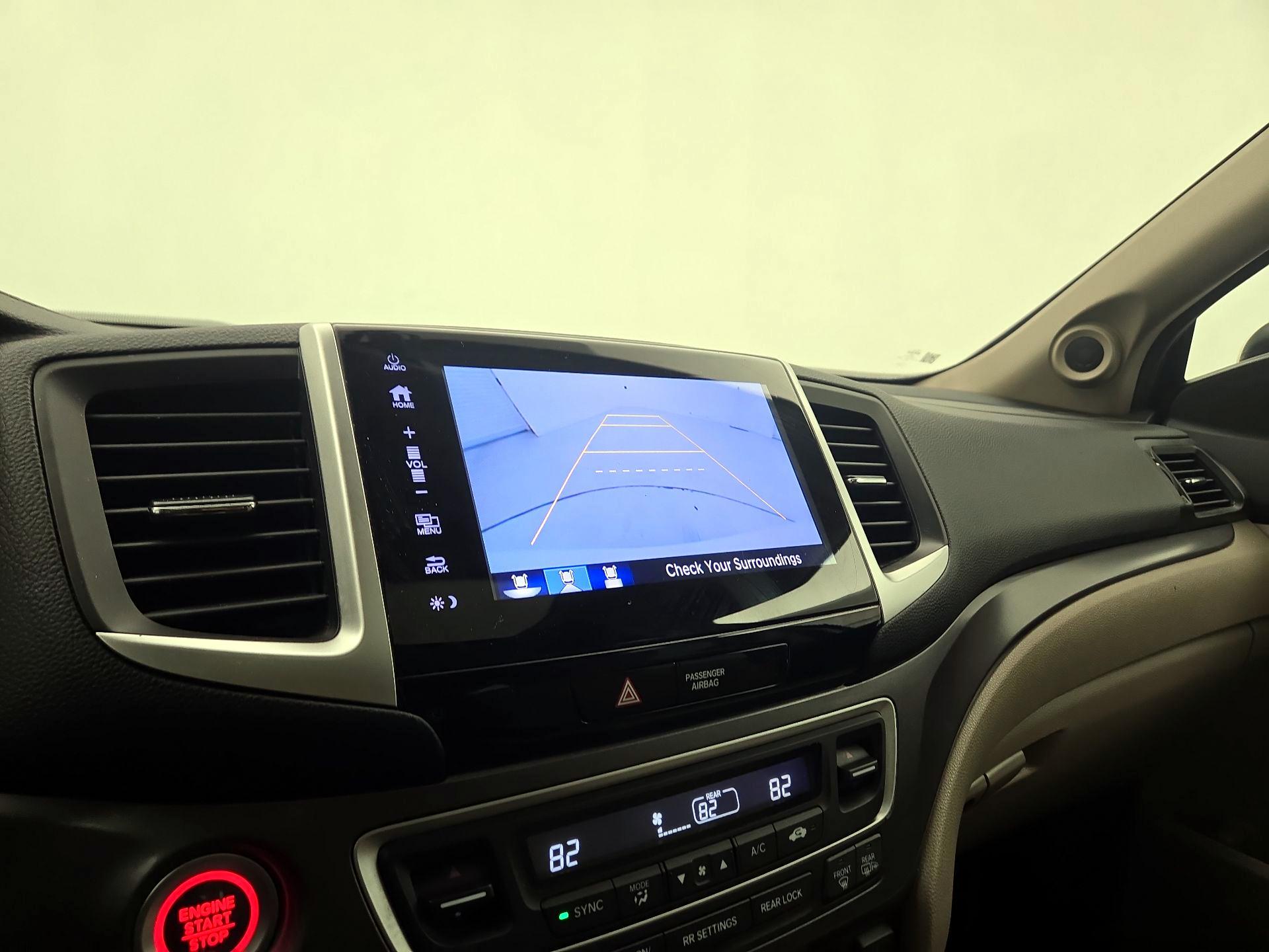 Thumbnail: 2017 Honda Pilot - 14