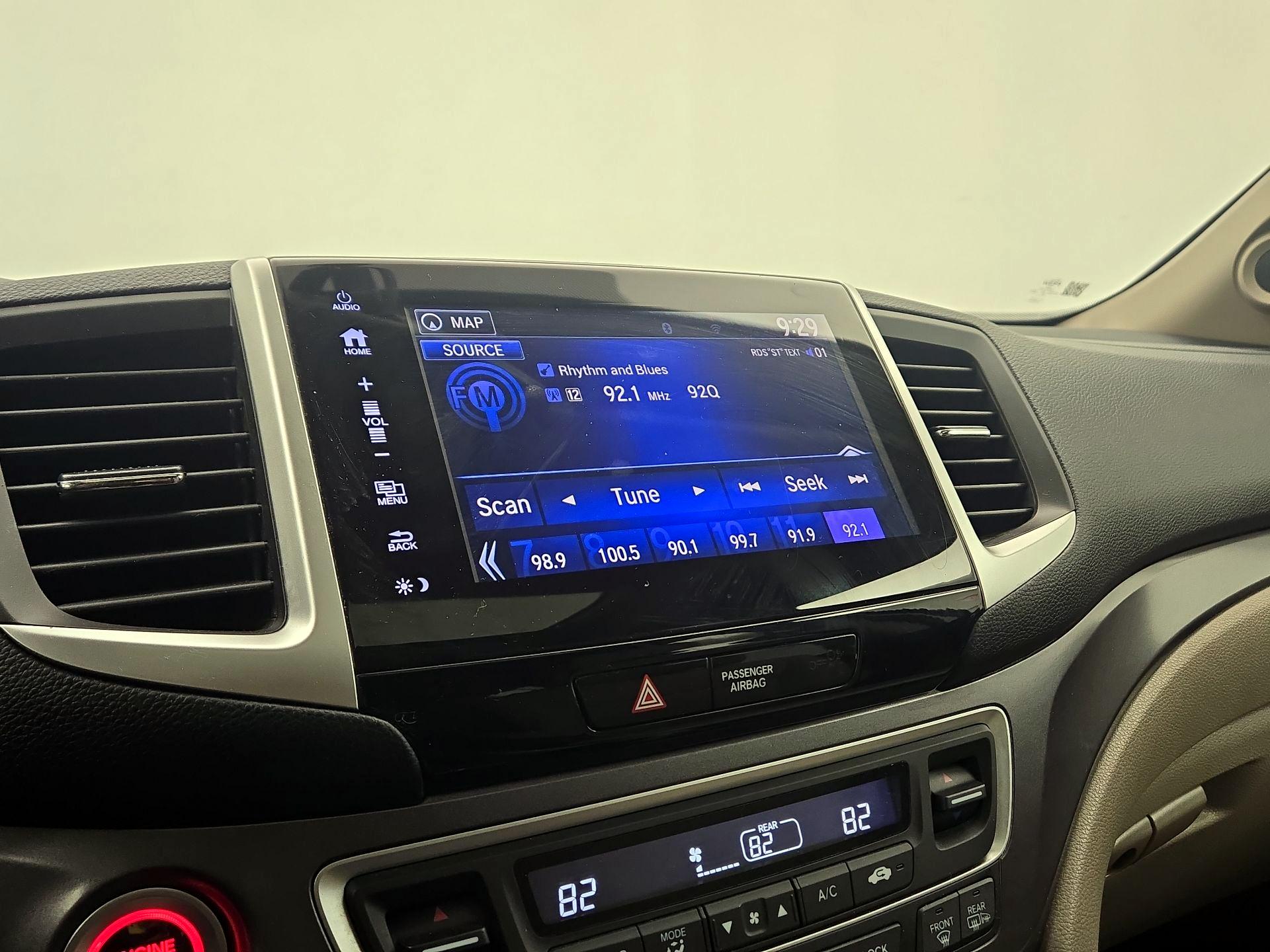 Thumbnail: 2017 Honda Pilot - 15