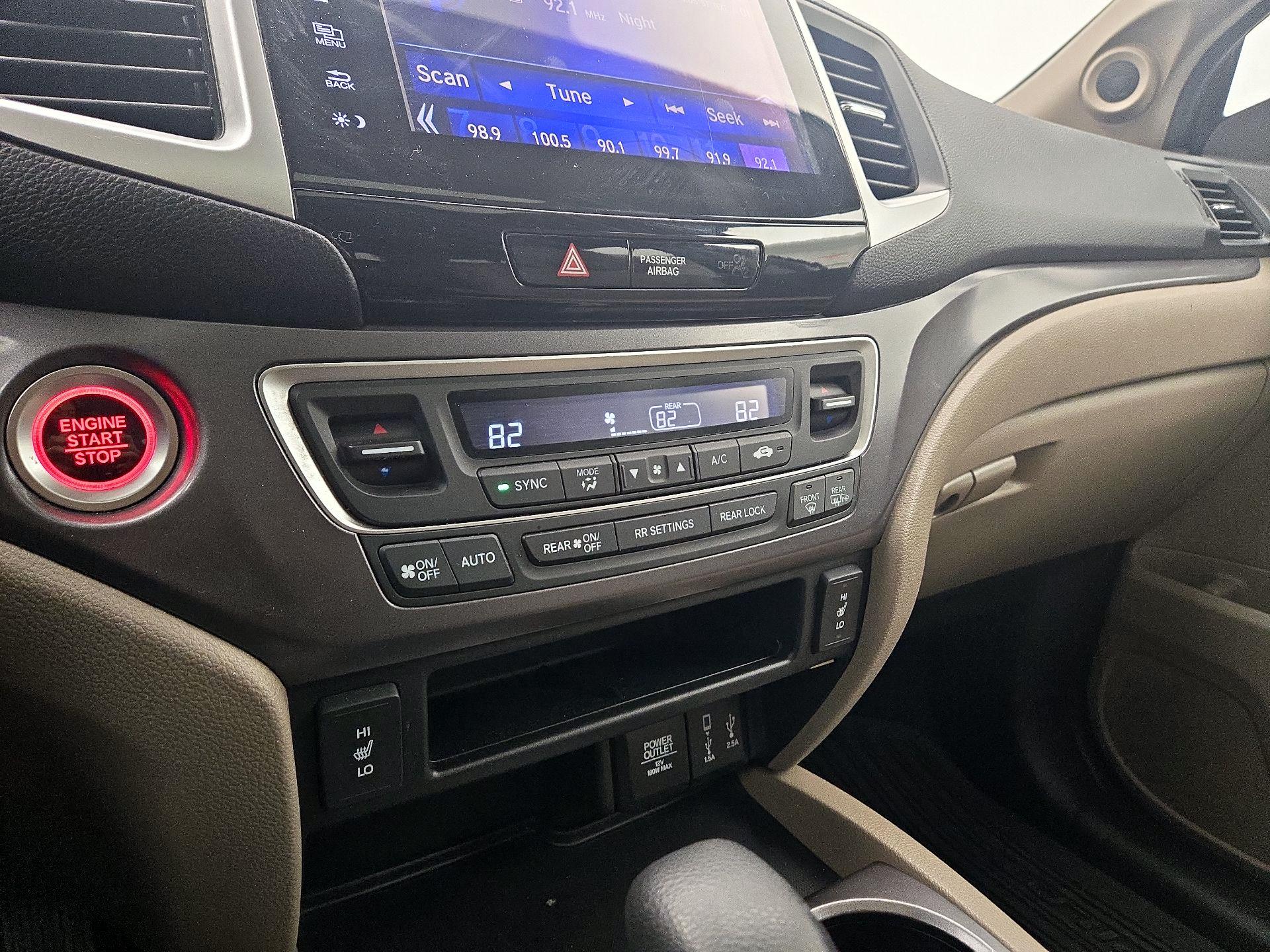 Thumbnail: 2017 Honda Pilot - 16