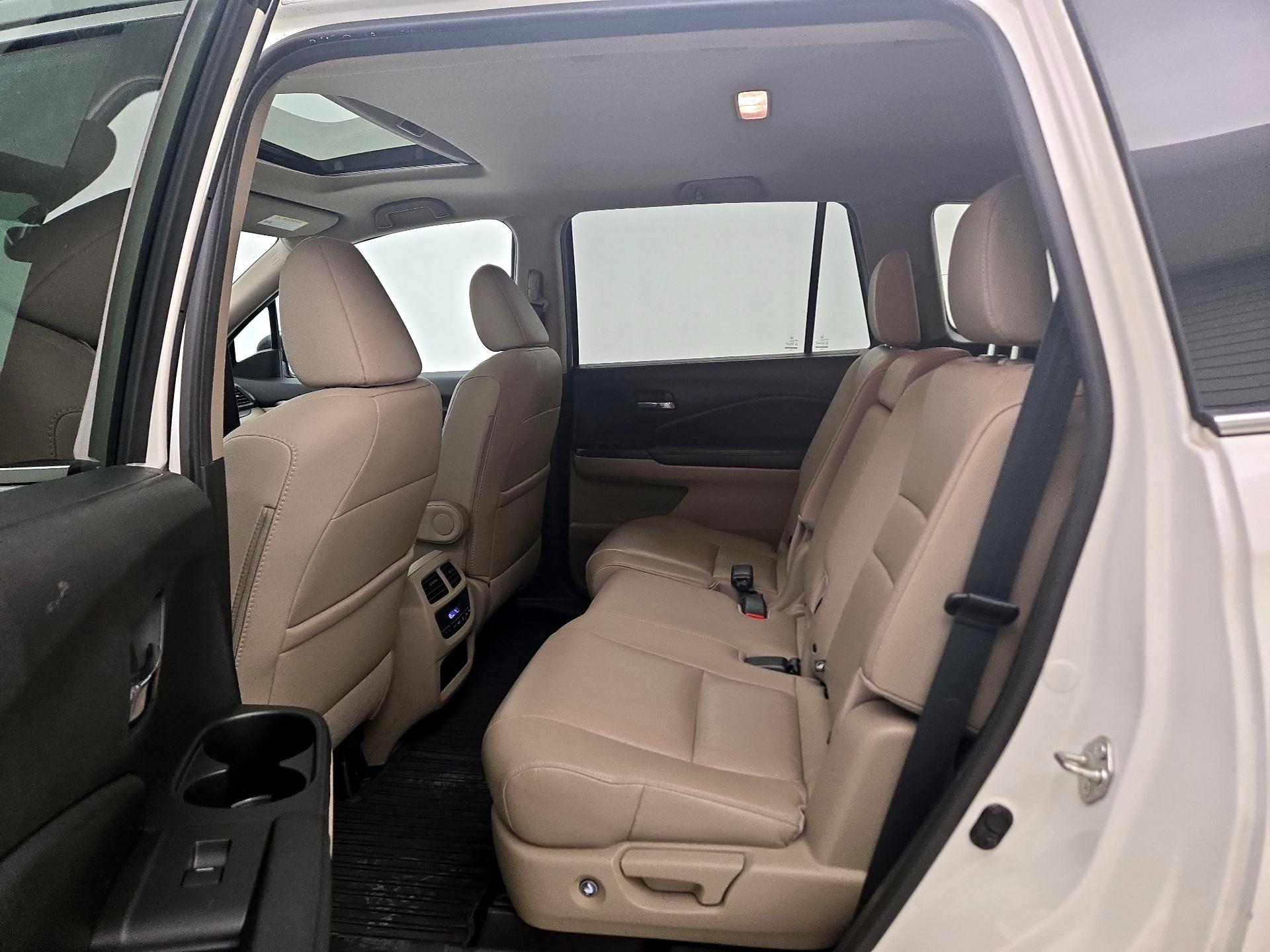 Thumbnail: 2017 Honda Pilot - 20