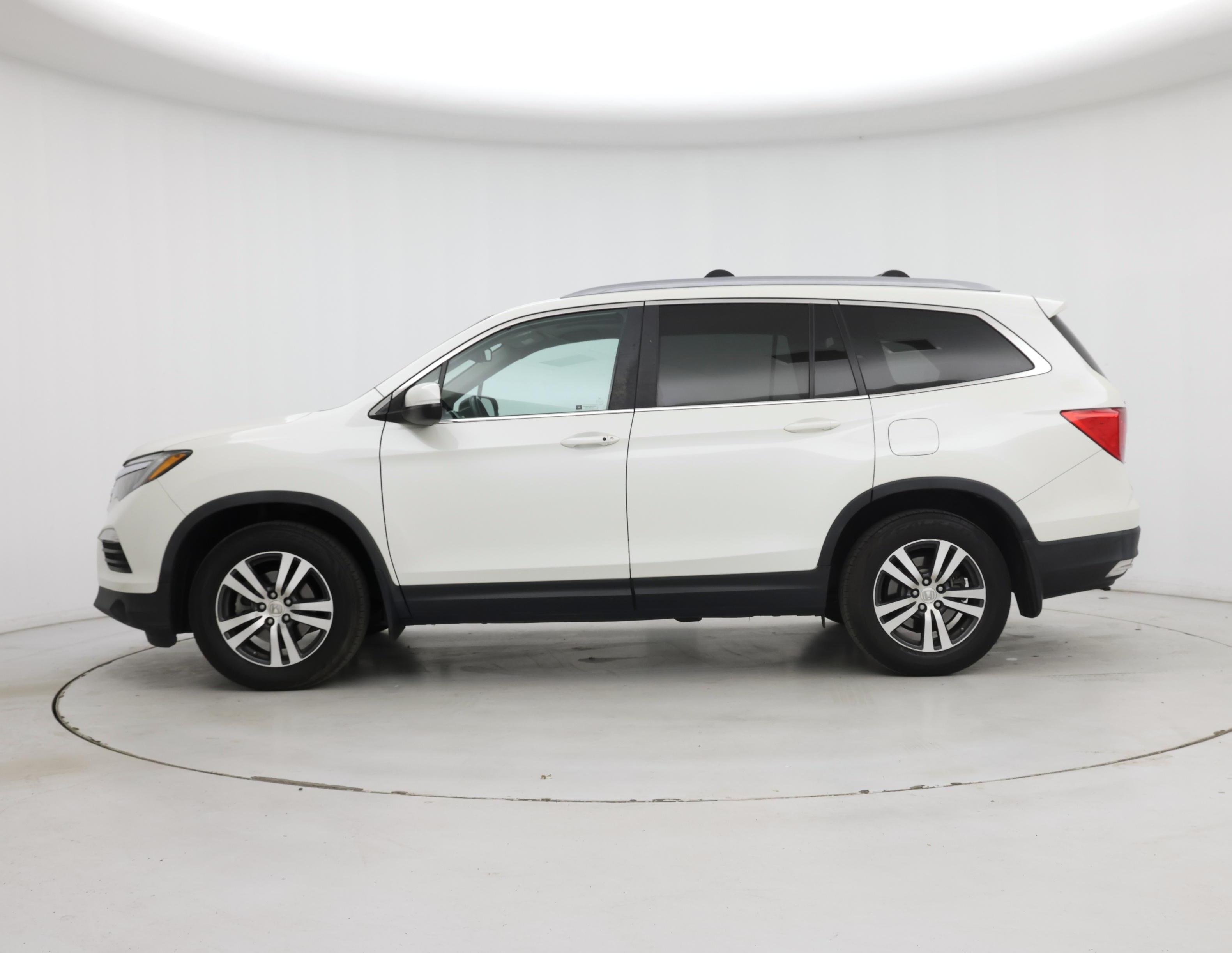 Thumbnail: 2017 Honda Pilot - 3