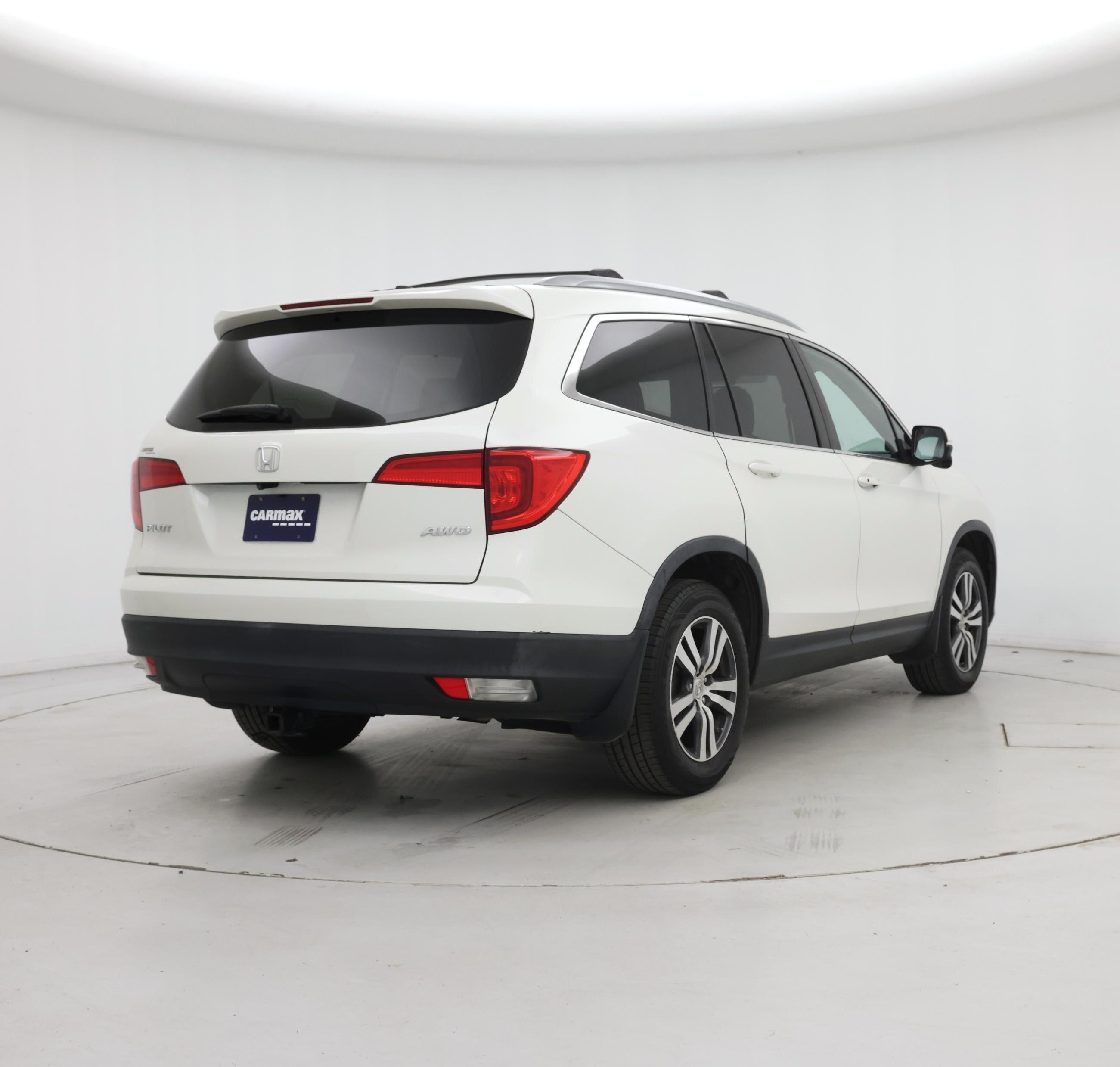 Thumbnail: 2017 Honda Pilot - 8