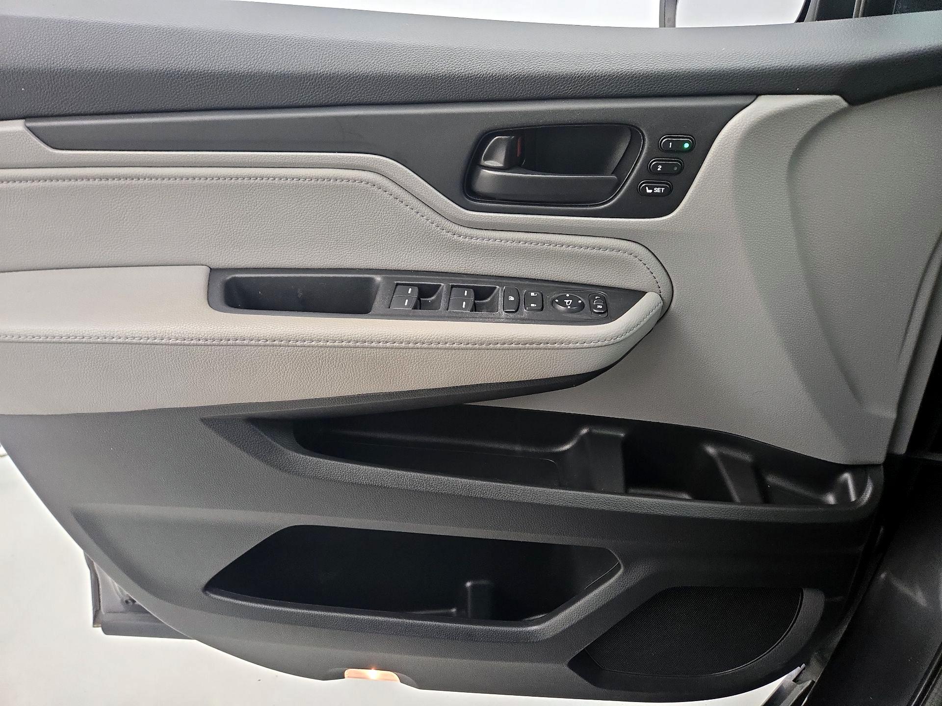 Thumbnail: 2018 Honda Odyssey - 12