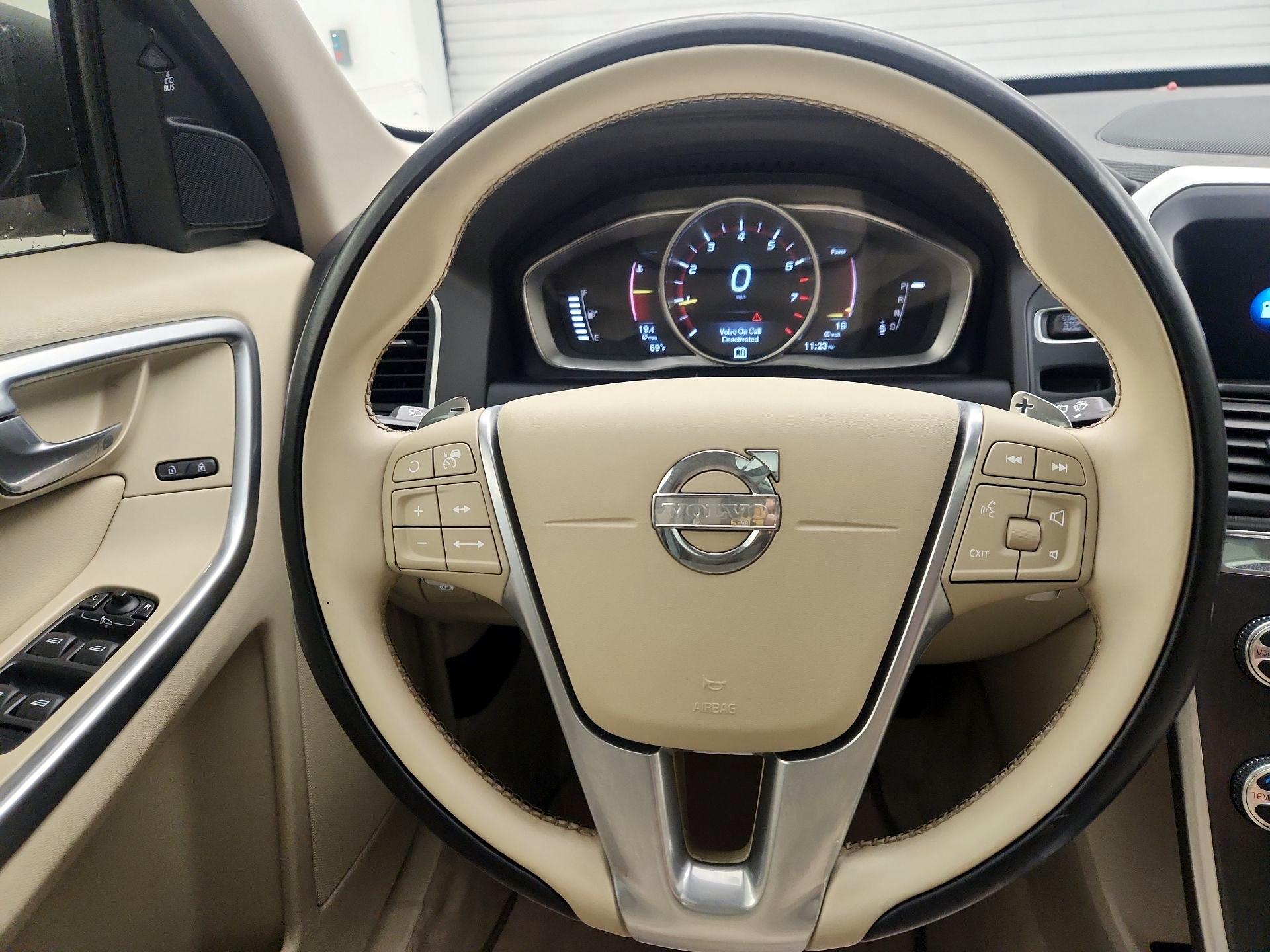 Thumbnail: 2015 Volvo XC60 - 10