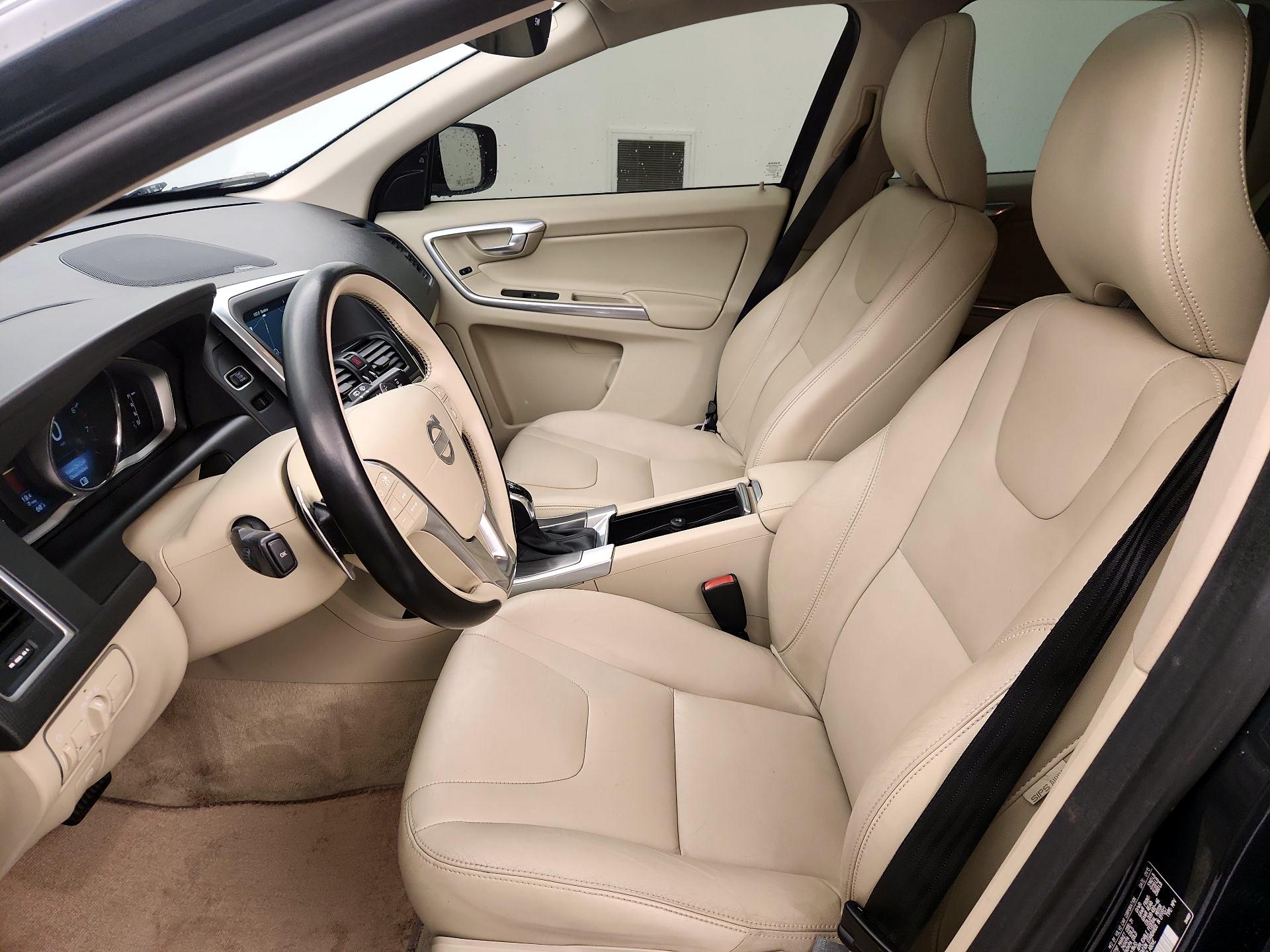 Thumbnail: 2015 Volvo XC60 - 11