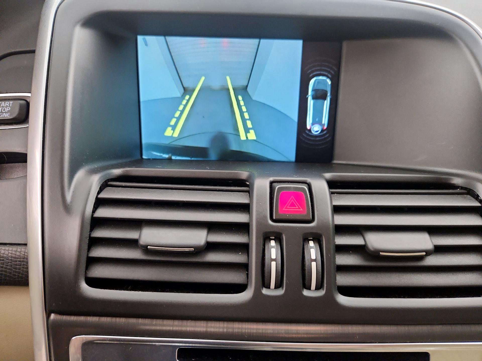 Thumbnail: 2015 Volvo XC60 - 15