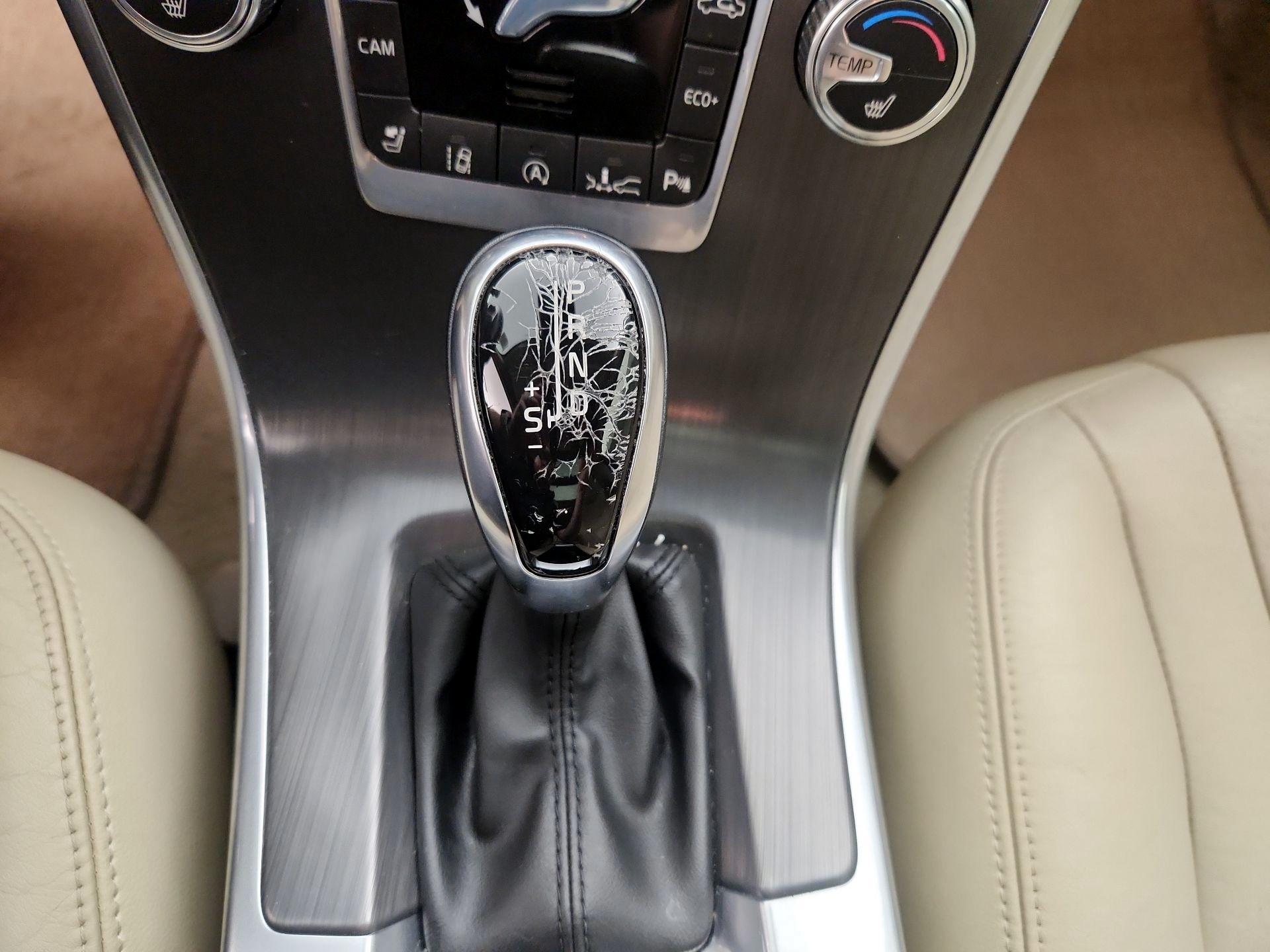 Thumbnail: 2015 Volvo XC60 - 18