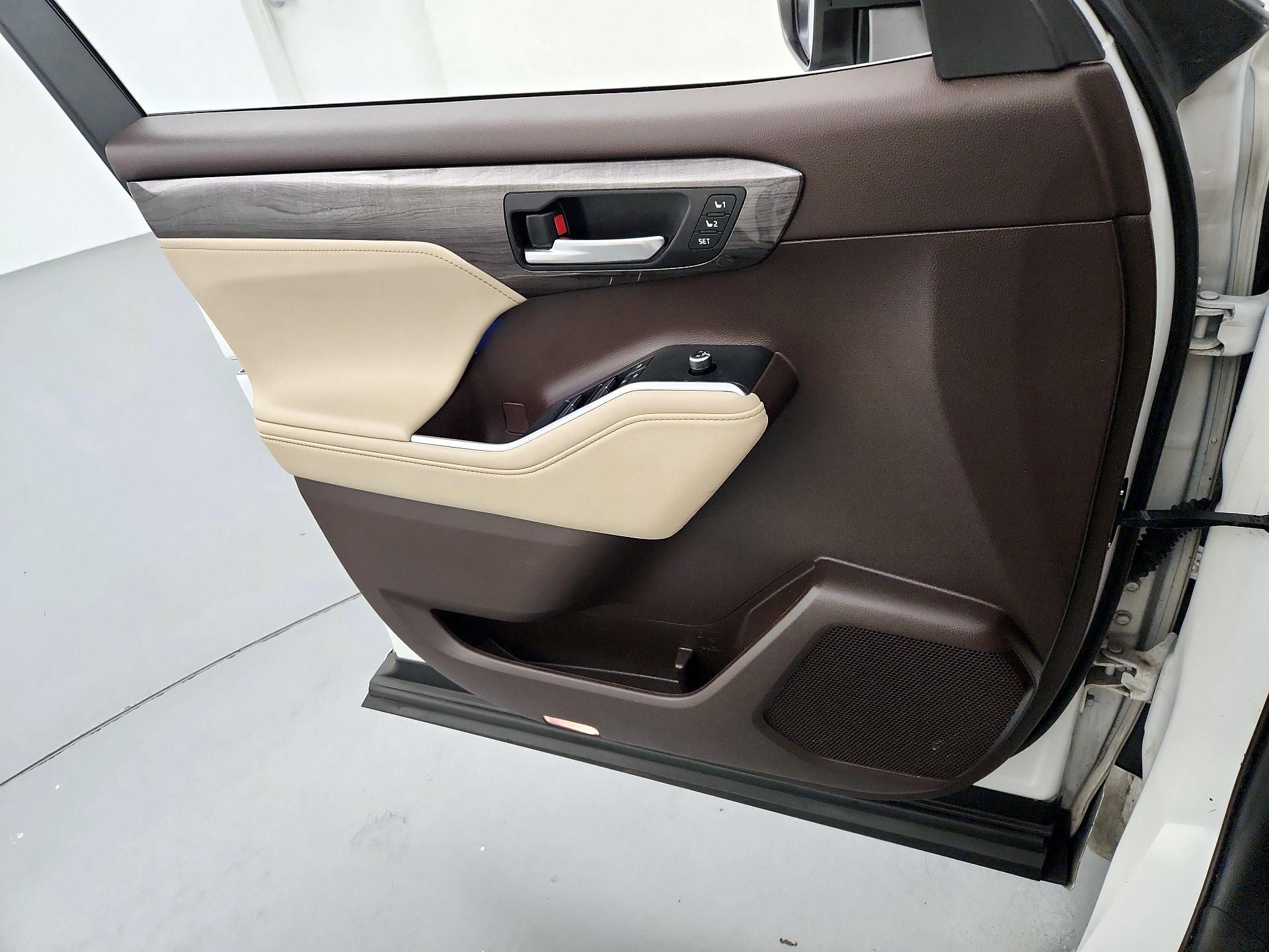 Thumbnail: 2021 Toyota Highlander - 12