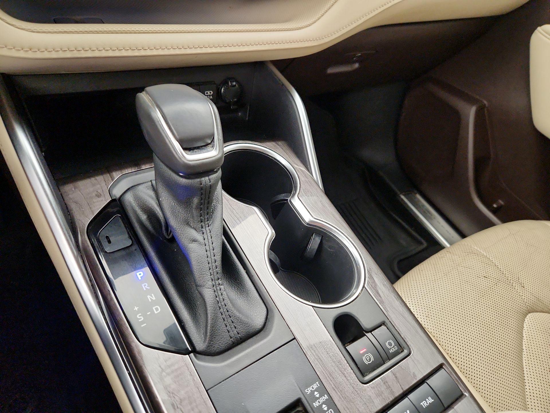 Thumbnail: 2021 Toyota Highlander - 17