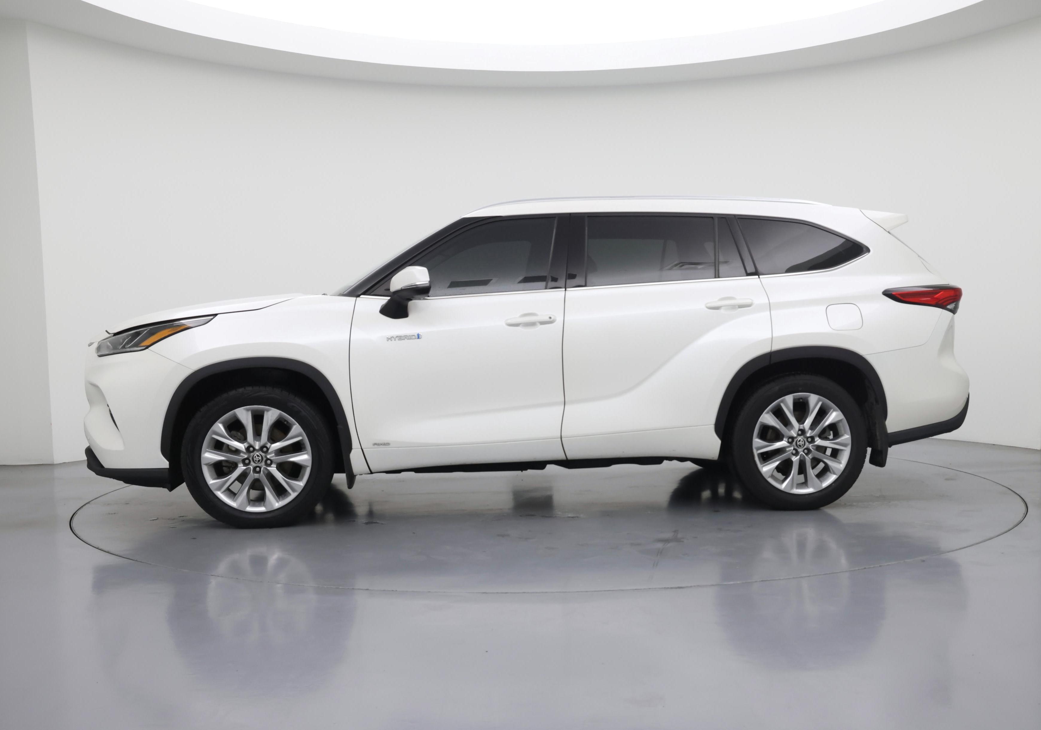 Thumbnail: 2021 Toyota Highlander - 3