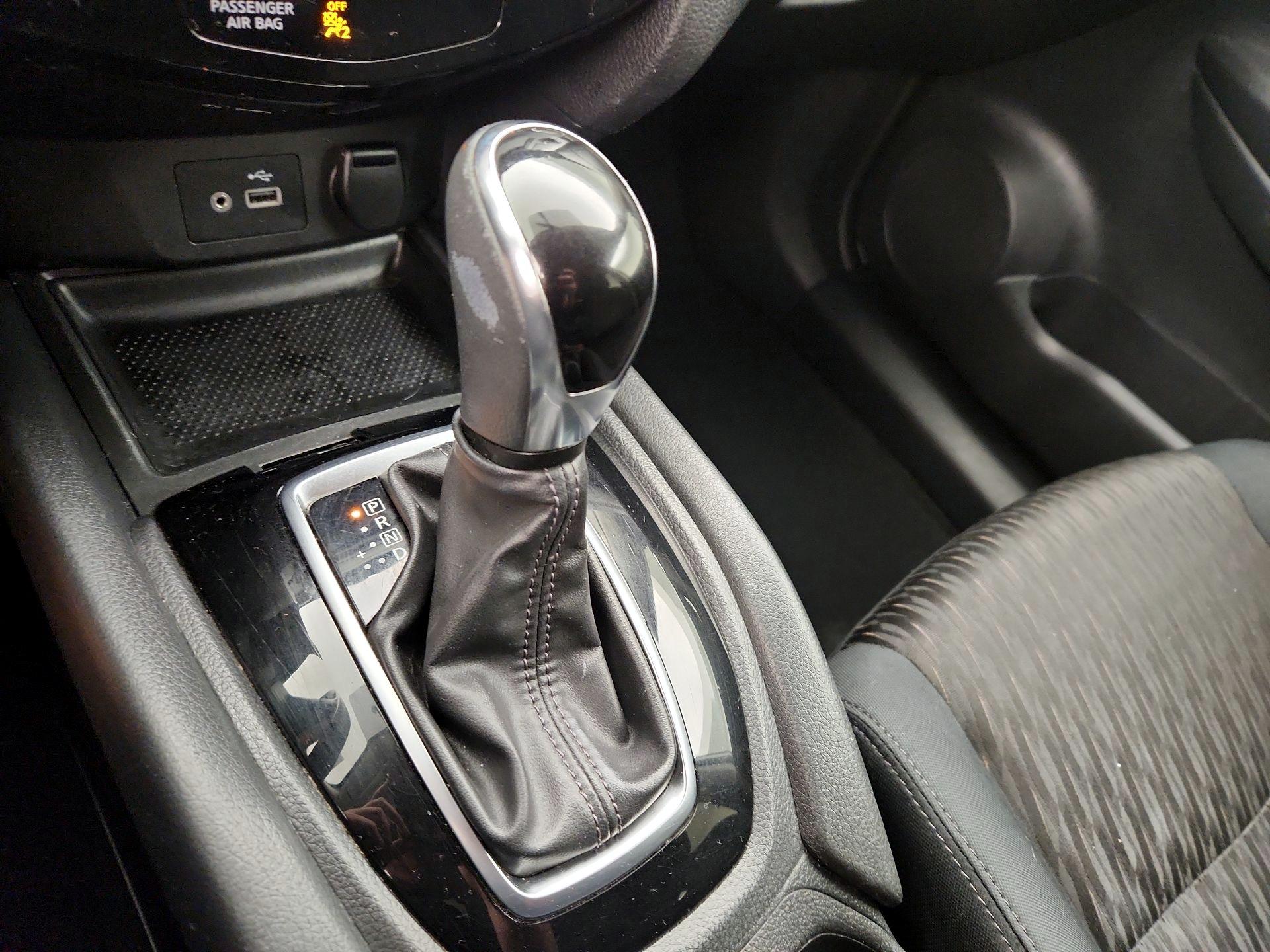 Thumbnail: 2018 Nissan Rogue - 17