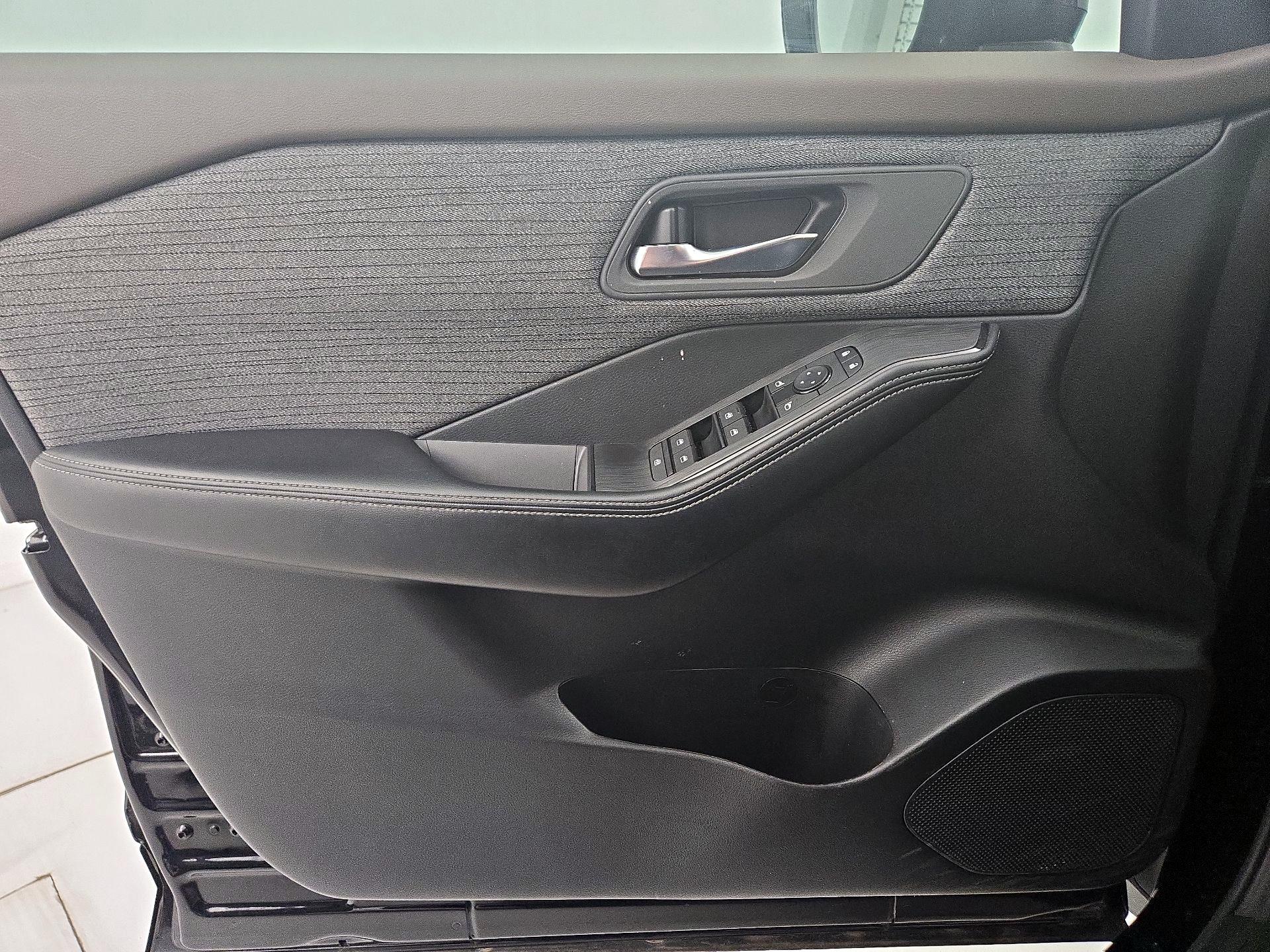 Thumbnail: 2023 Nissan Rogue - 12