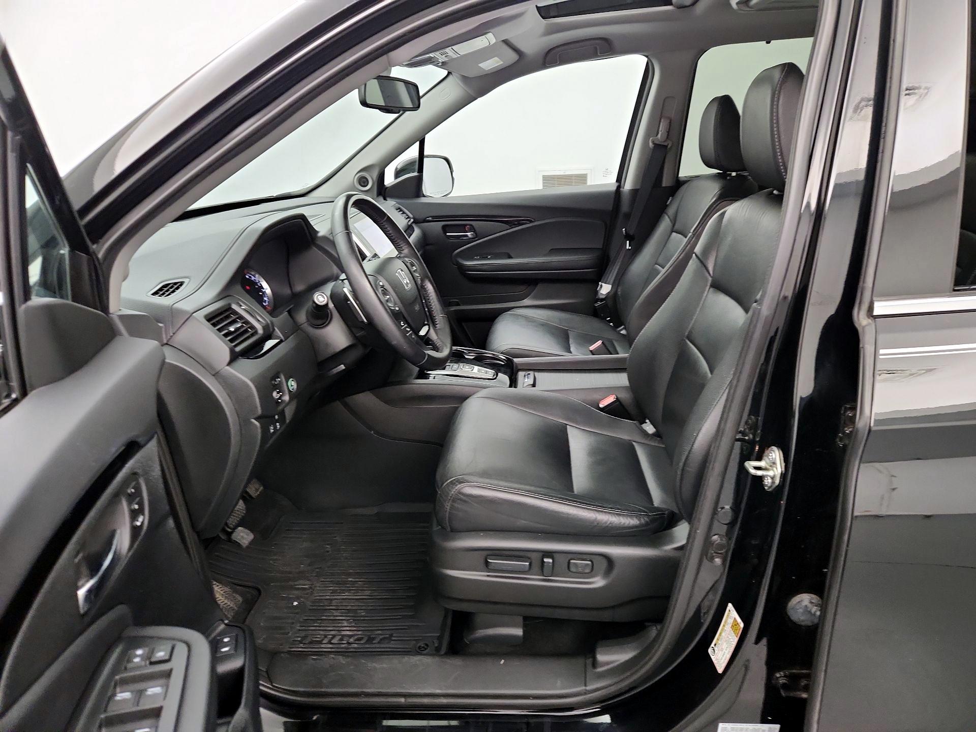 Thumbnail: 2017 Honda Pilot - 11