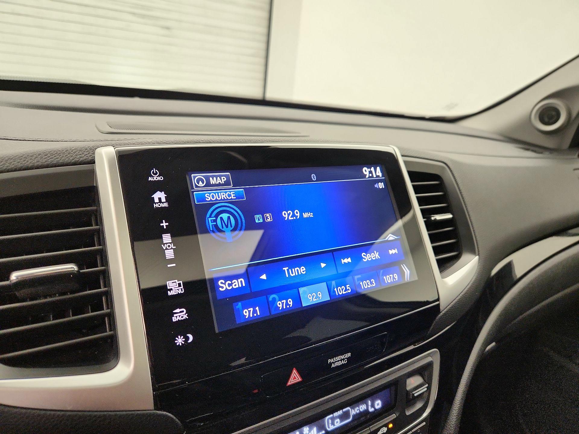 Thumbnail: 2017 Honda Pilot - 16