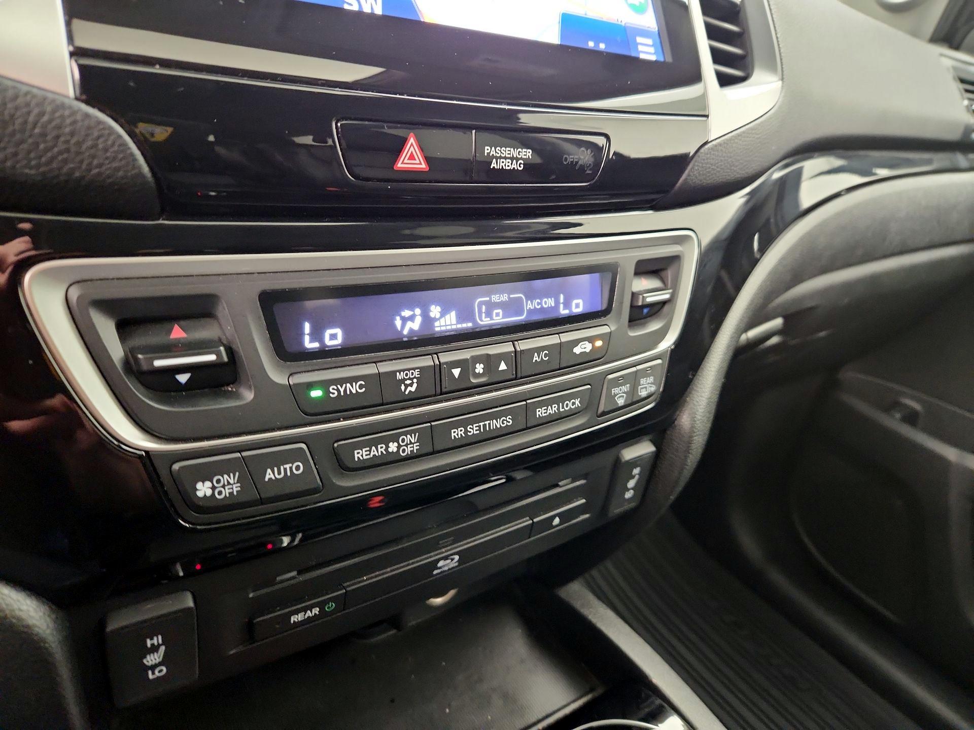 Thumbnail: 2017 Honda Pilot - 17