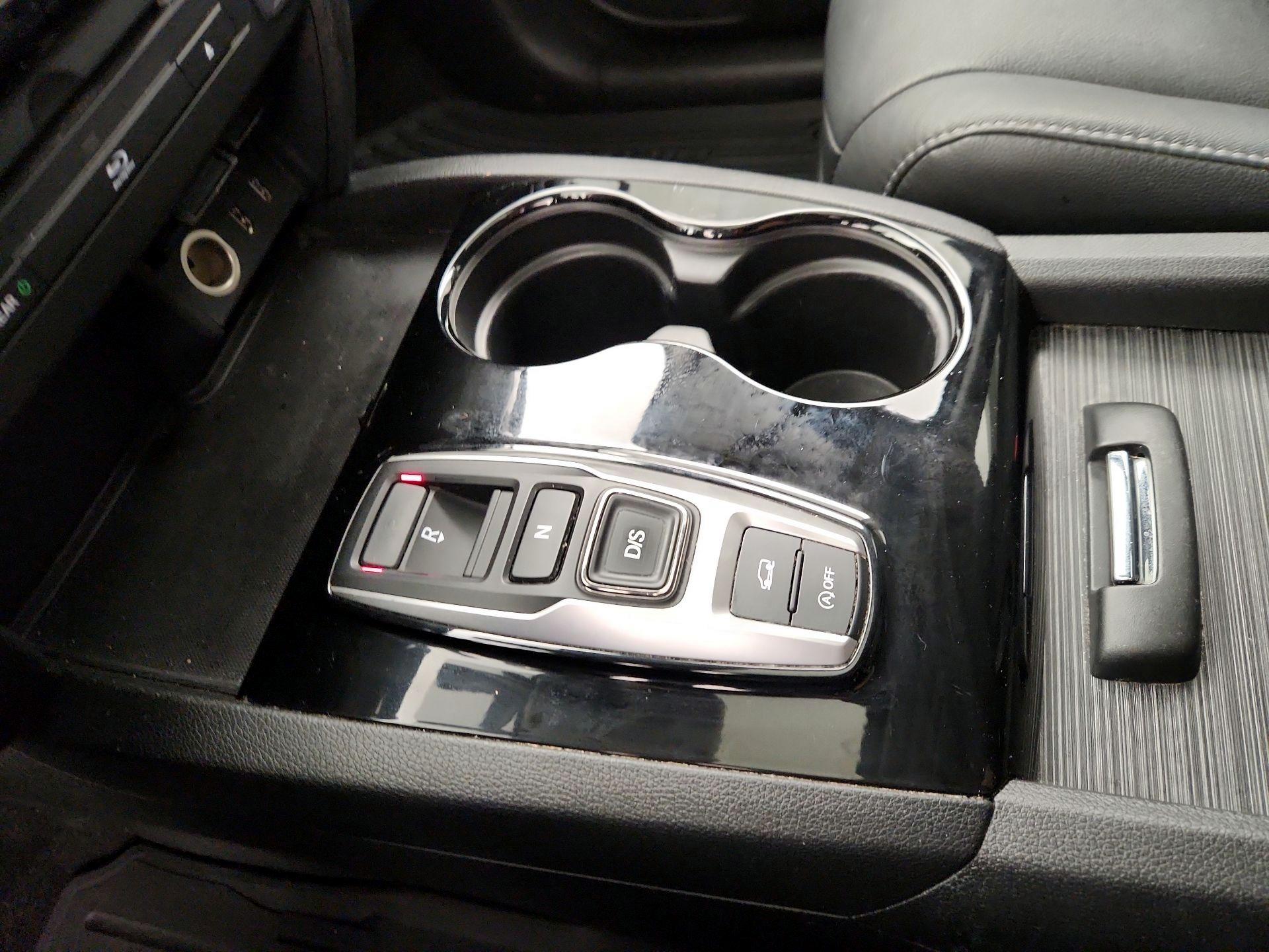 Thumbnail: 2017 Honda Pilot - 18