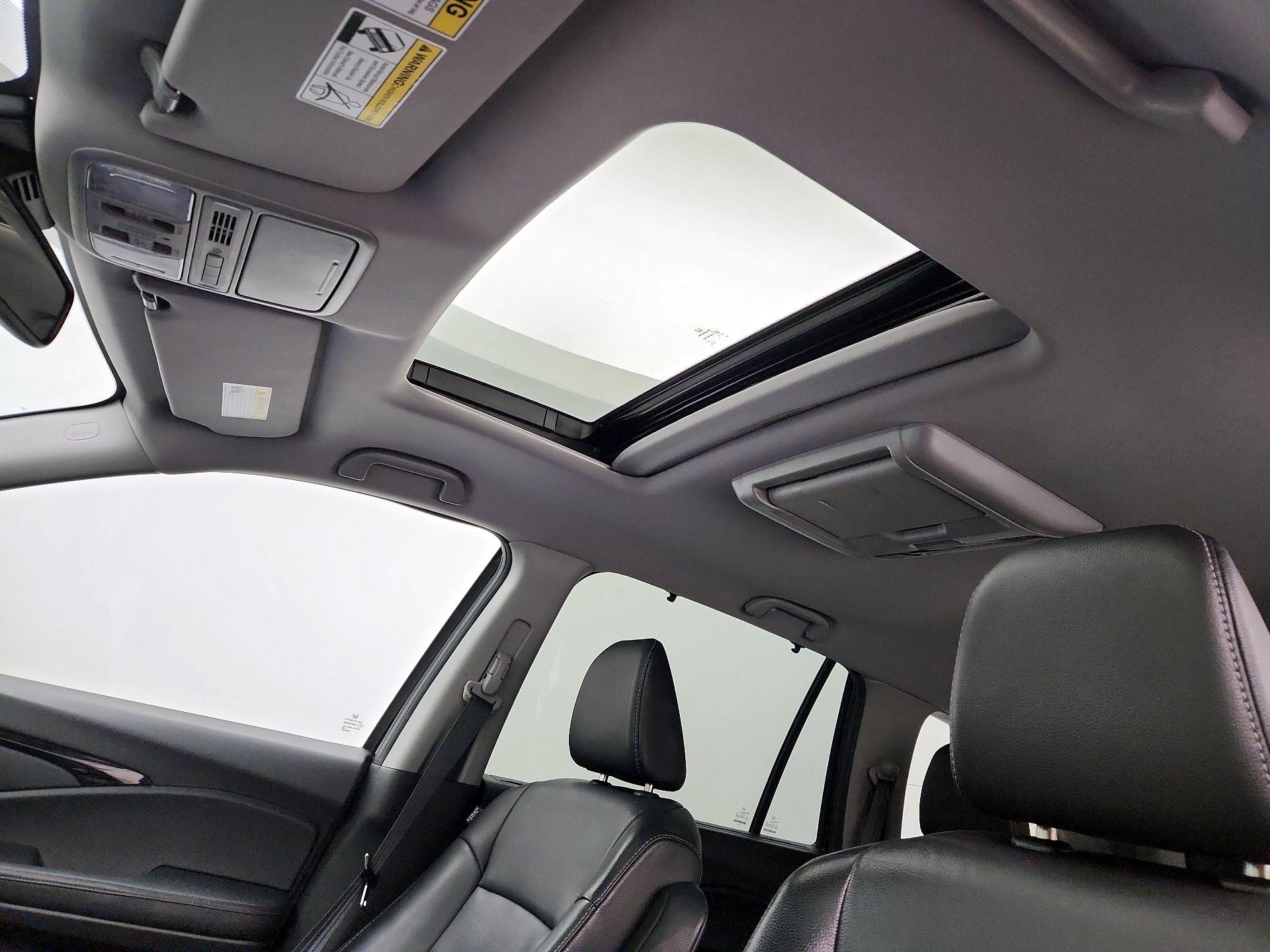 Thumbnail: 2017 Honda Pilot - 20