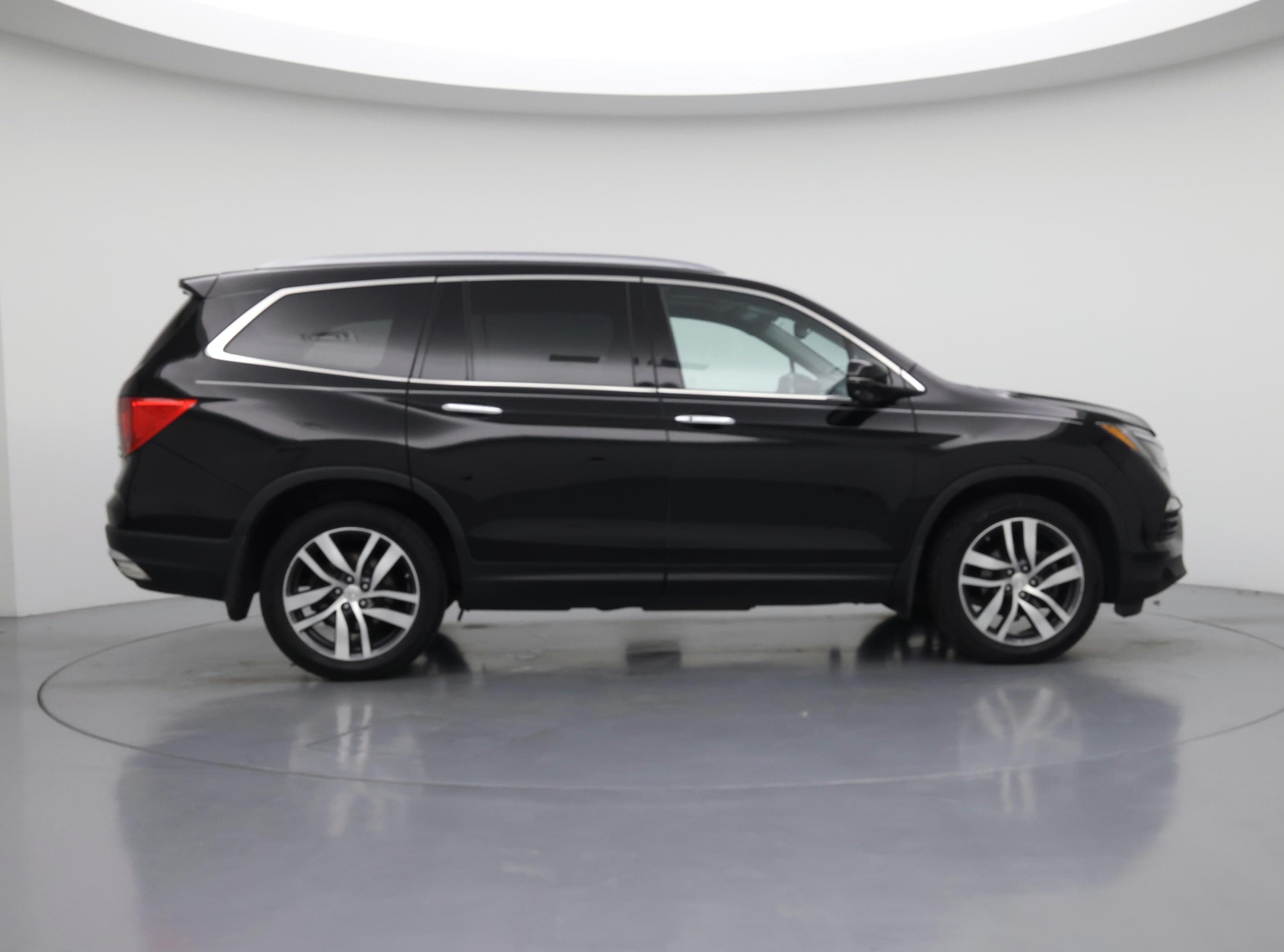 Thumbnail: 2017 Honda Pilot - 7