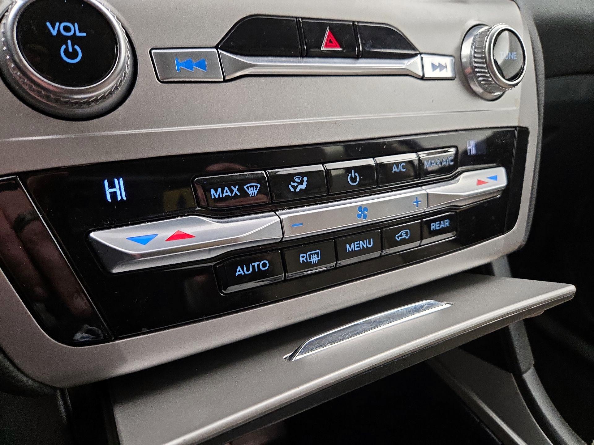 Thumbnail: 2021 Ford Explorer - 16