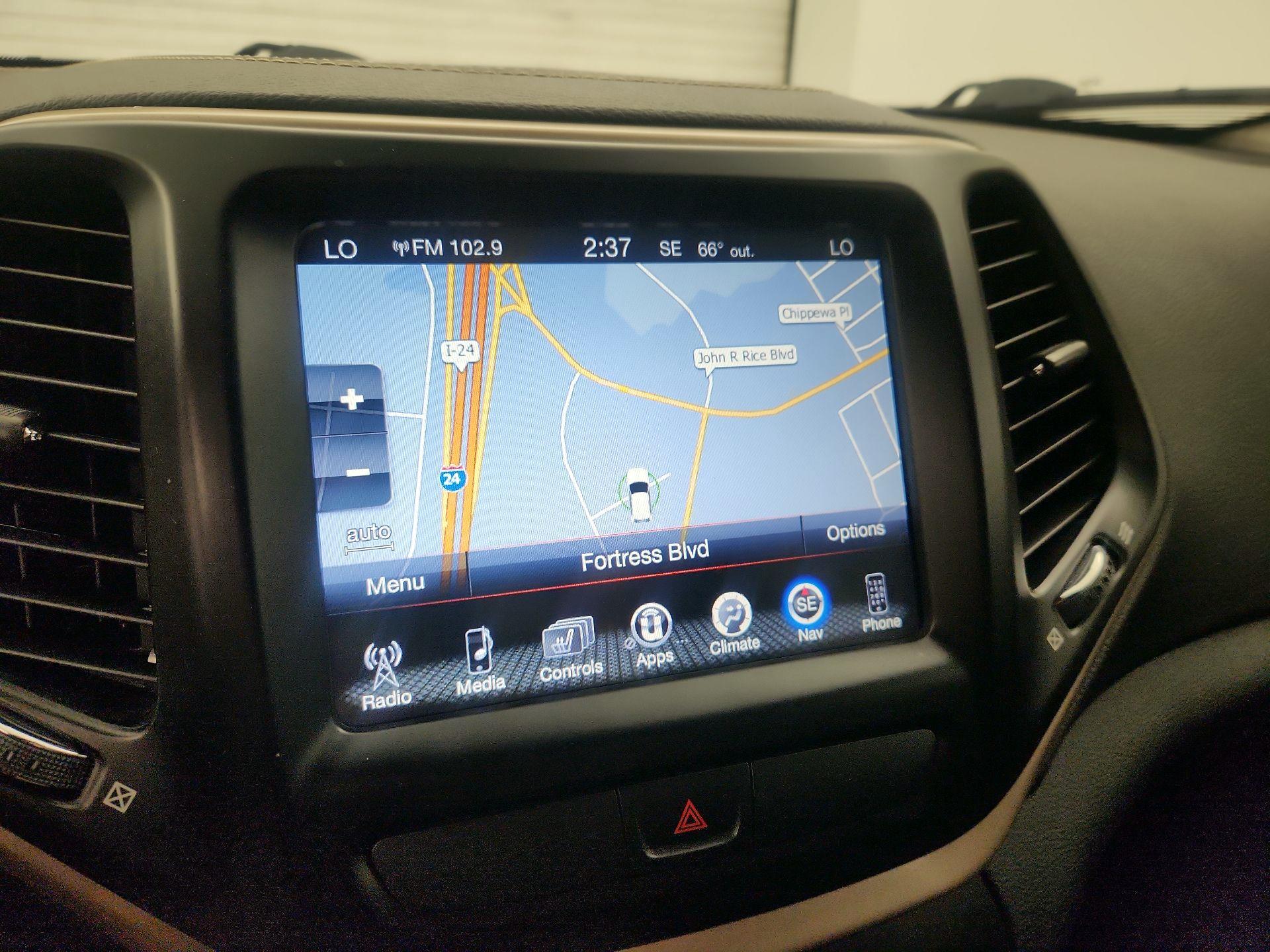 Thumbnail: 2016 Jeep Cherokee - 14