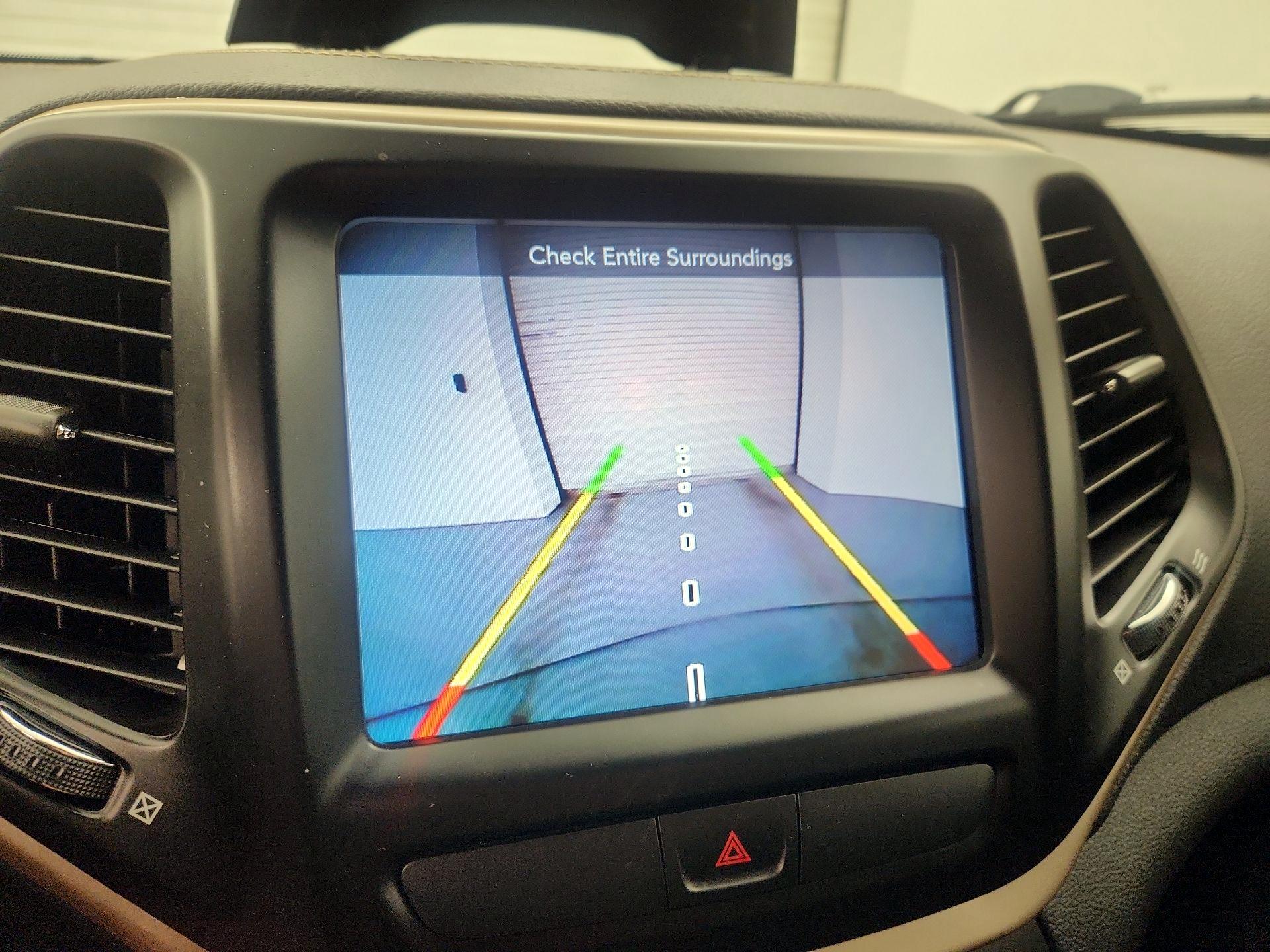 Thumbnail: 2016 Jeep Cherokee - 15