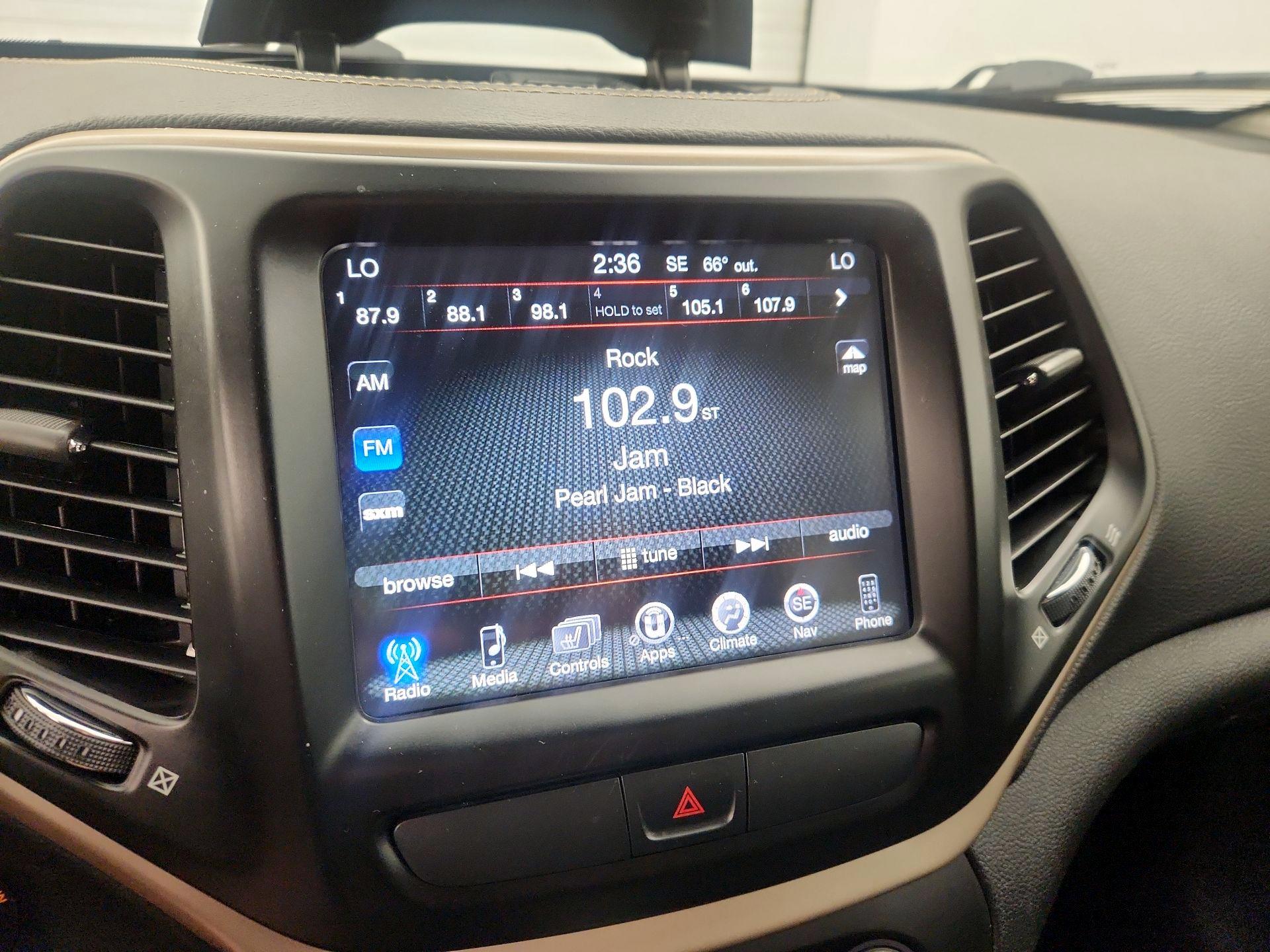 Thumbnail: 2016 Jeep Cherokee - 16