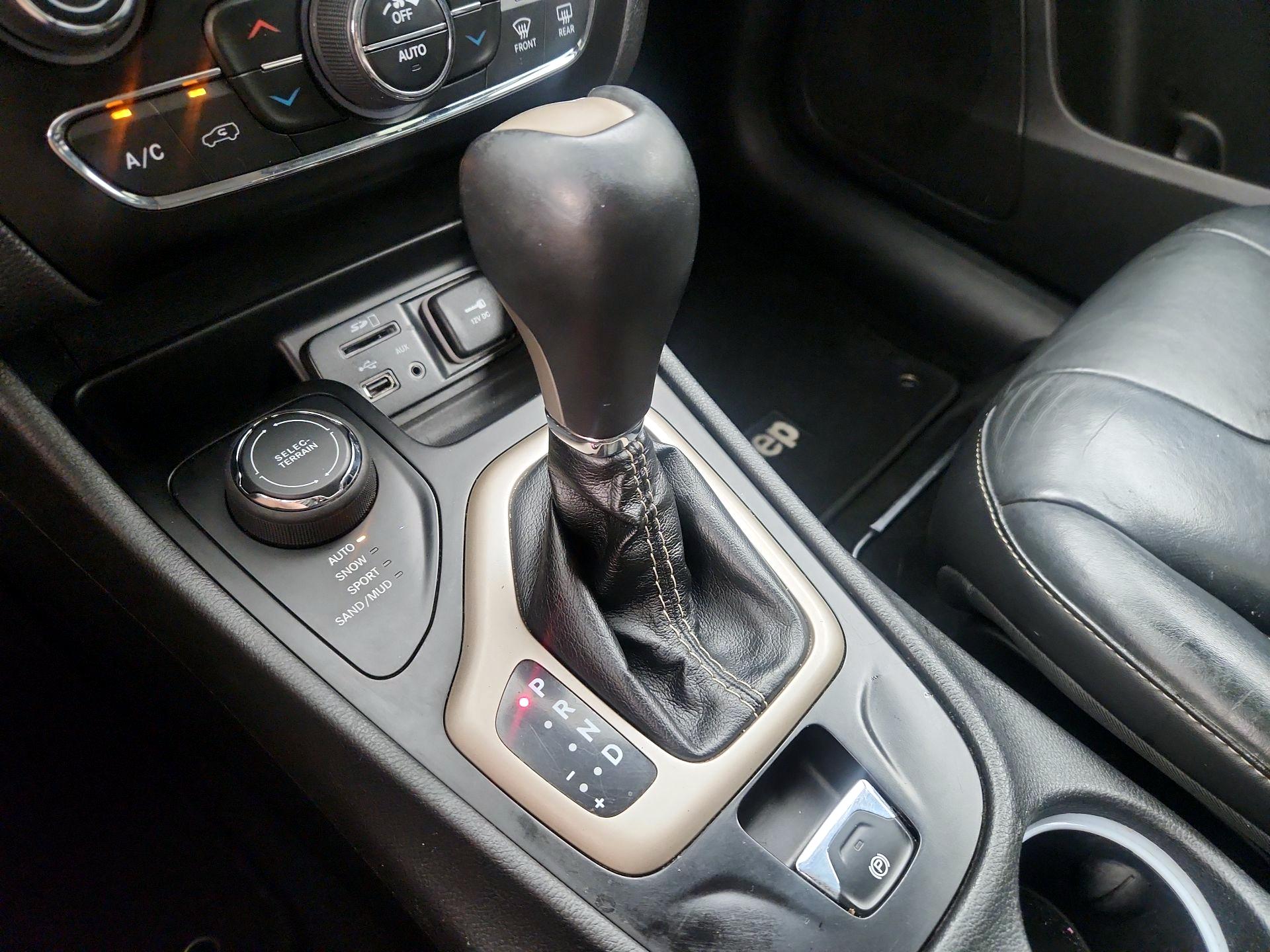 Thumbnail: 2016 Jeep Cherokee - 18