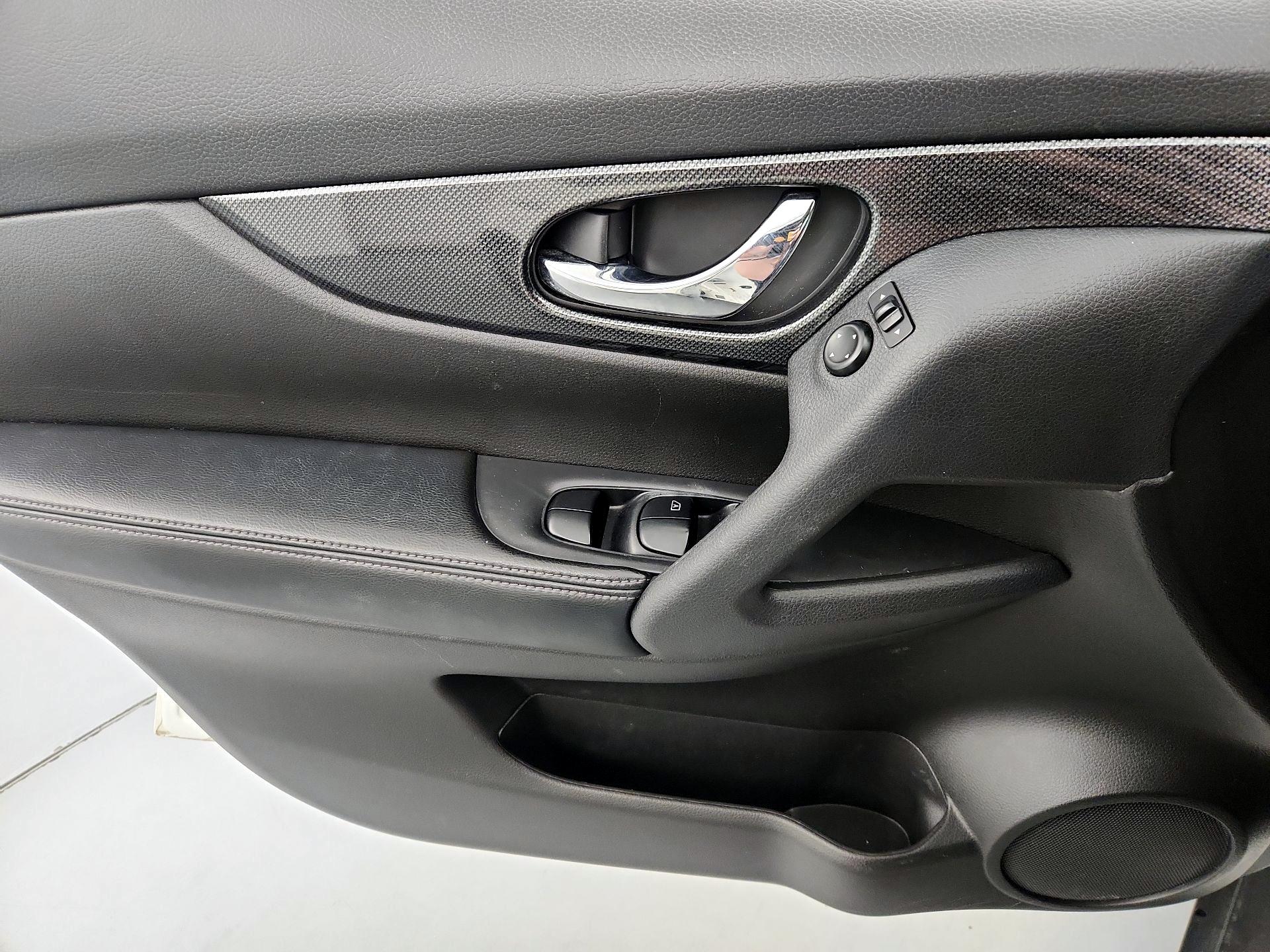 Thumbnail: 2015 Nissan Rogue - 12