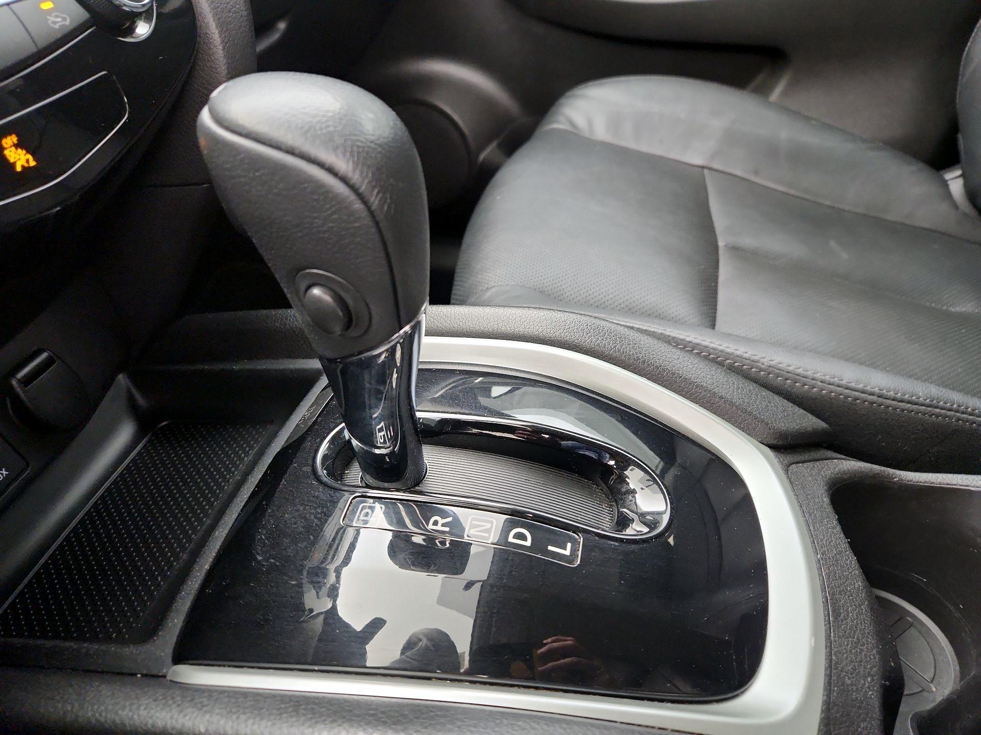 Thumbnail: 2015 Nissan Rogue - 17