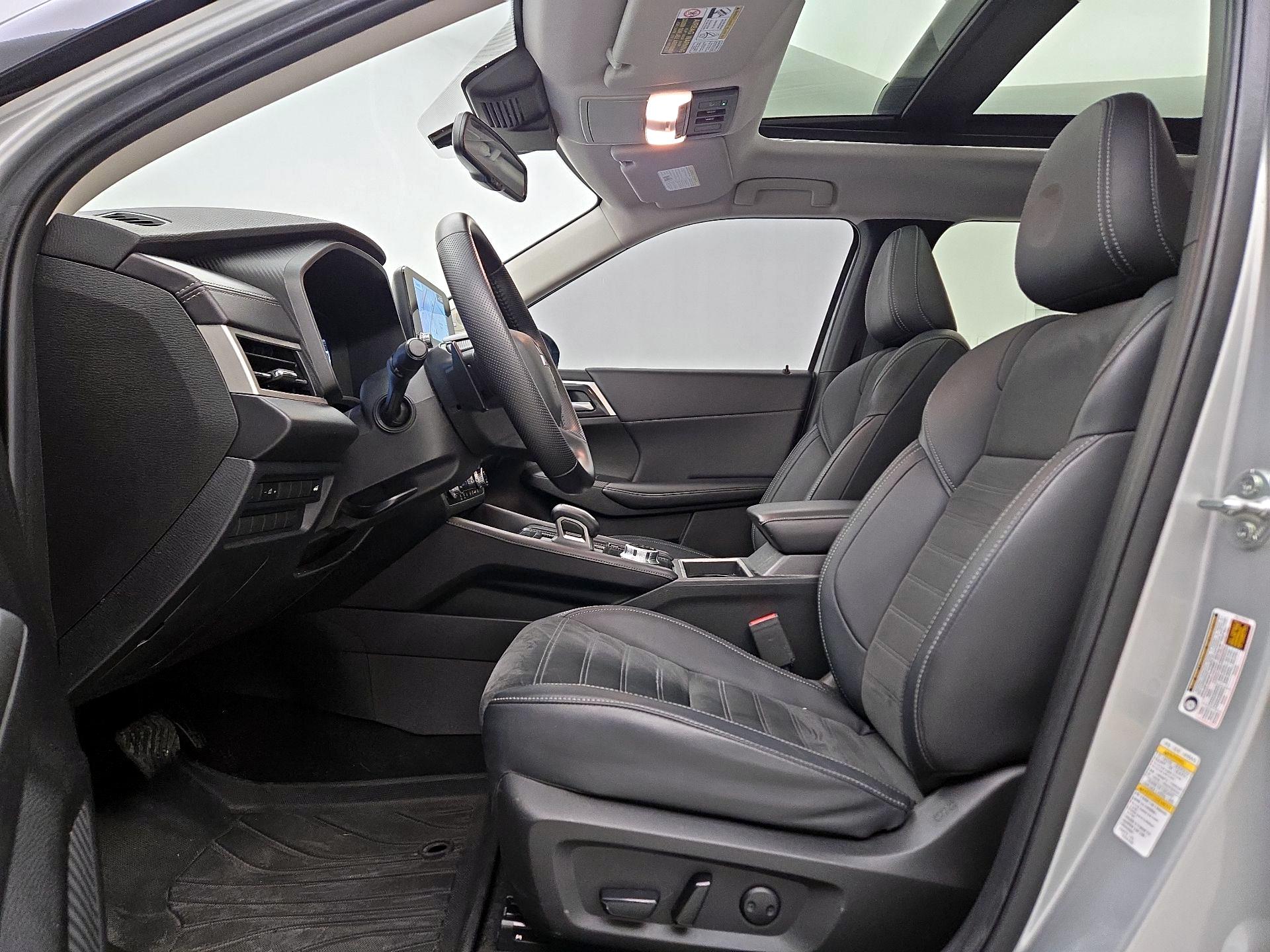 Thumbnail: 2024 Mitsubishi Outlander - 11