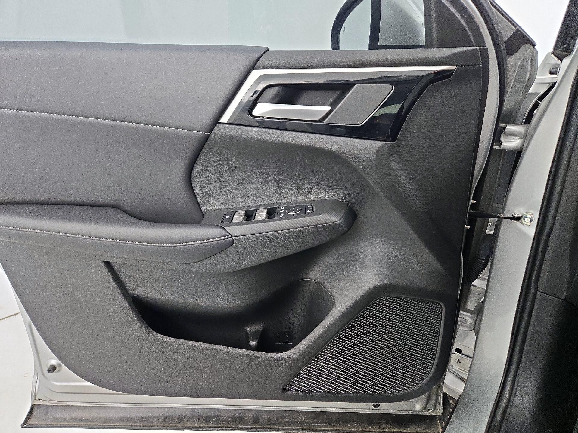 Thumbnail: 2024 Mitsubishi Outlander - 12