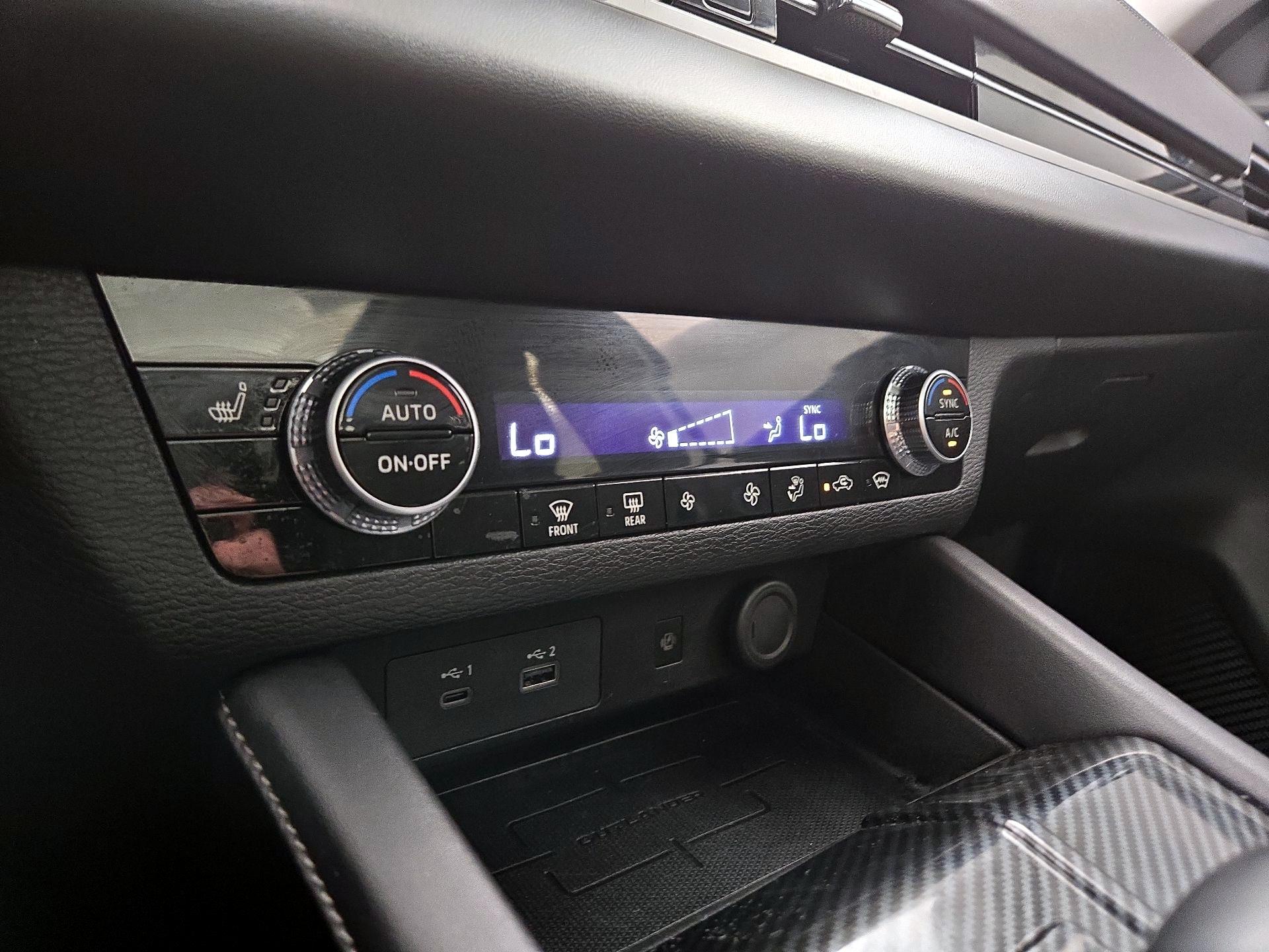 Thumbnail: 2024 Mitsubishi Outlander - 17