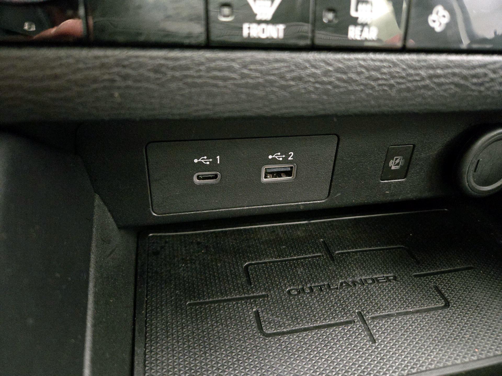 Thumbnail: 2024 Mitsubishi Outlander - 19