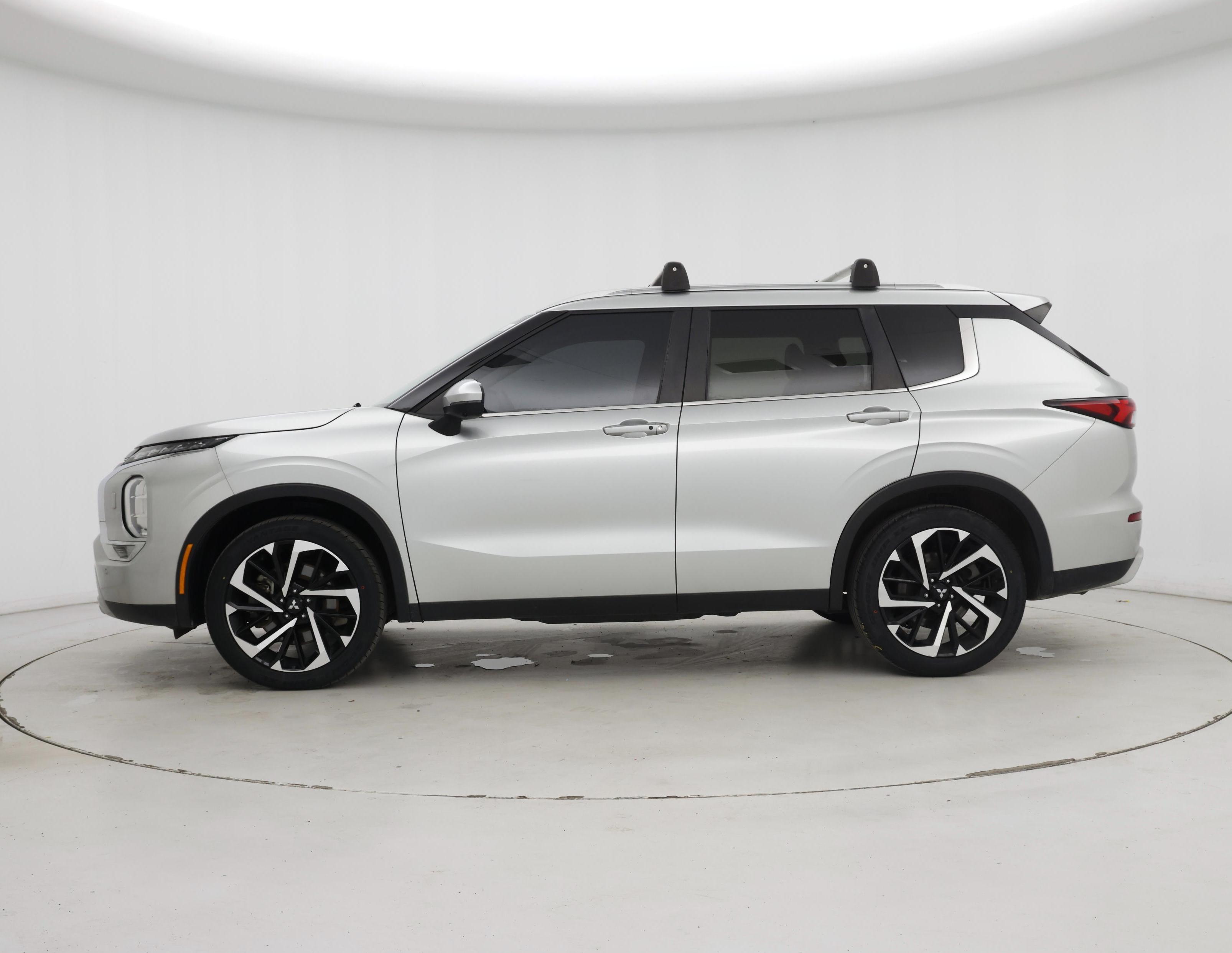 Thumbnail: 2024 Mitsubishi Outlander - 3