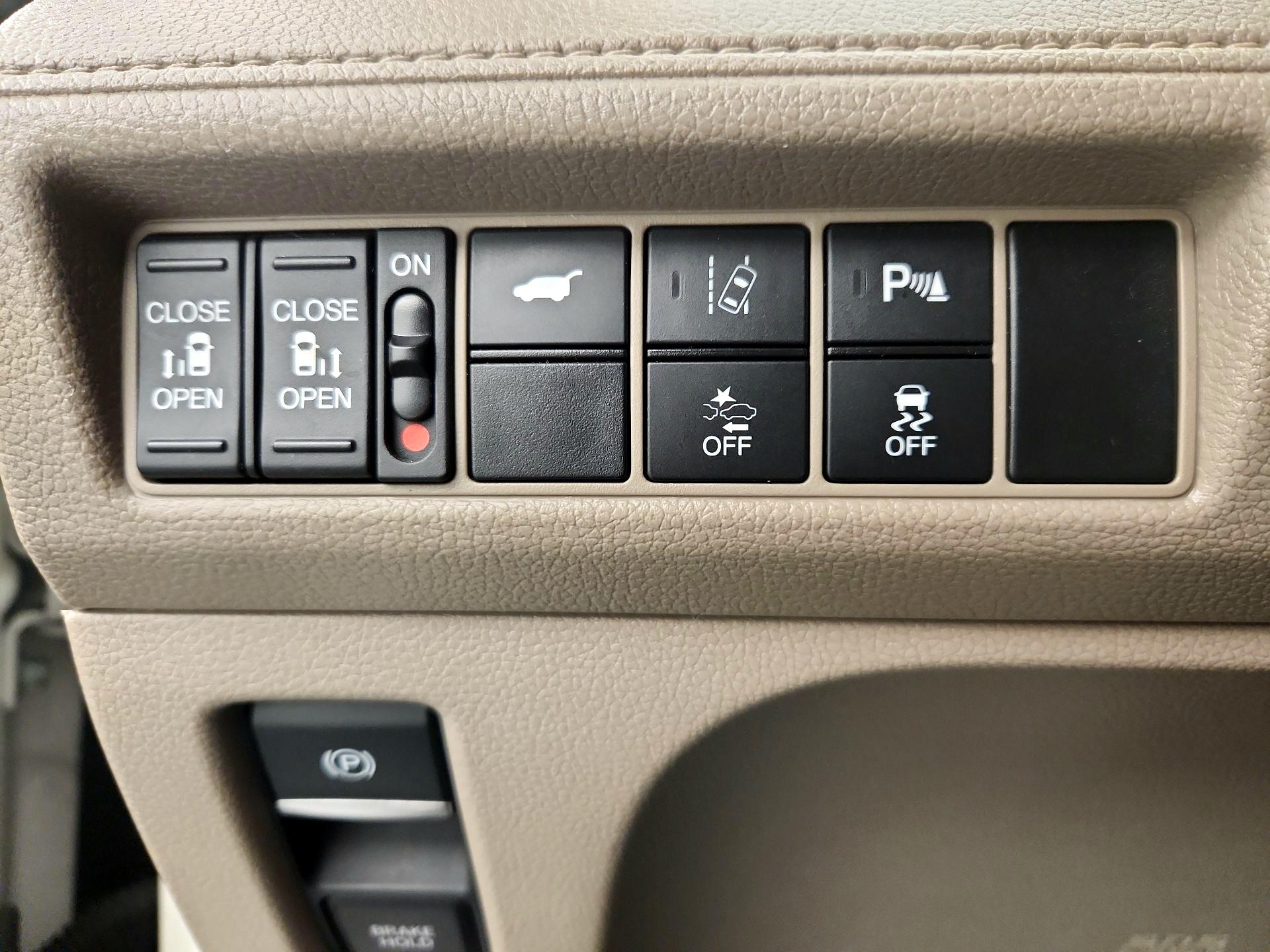 Thumbnail: 2018 Honda Odyssey - 13