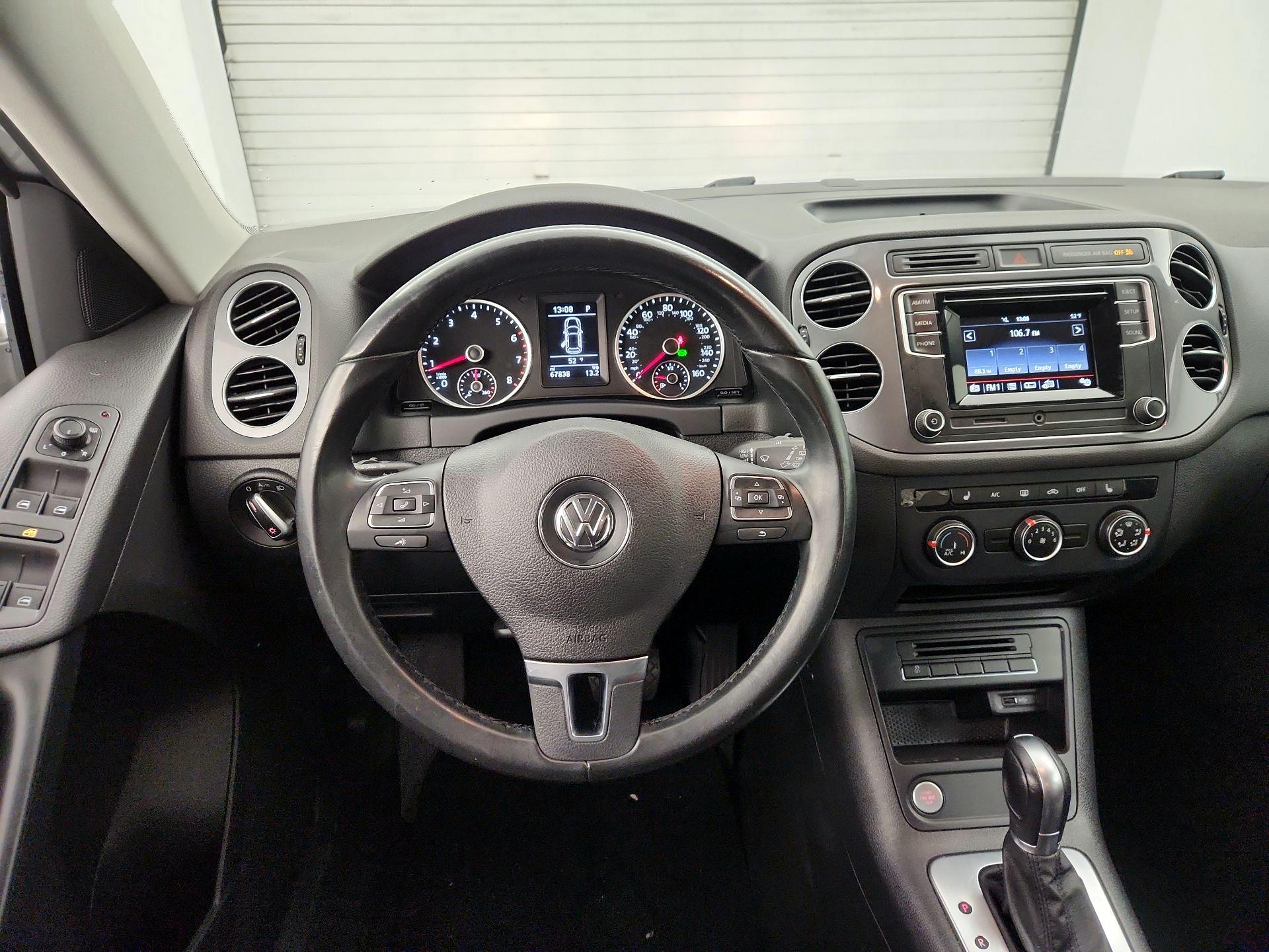 Thumbnail: 2016 Volkswagen Tiguan - 10