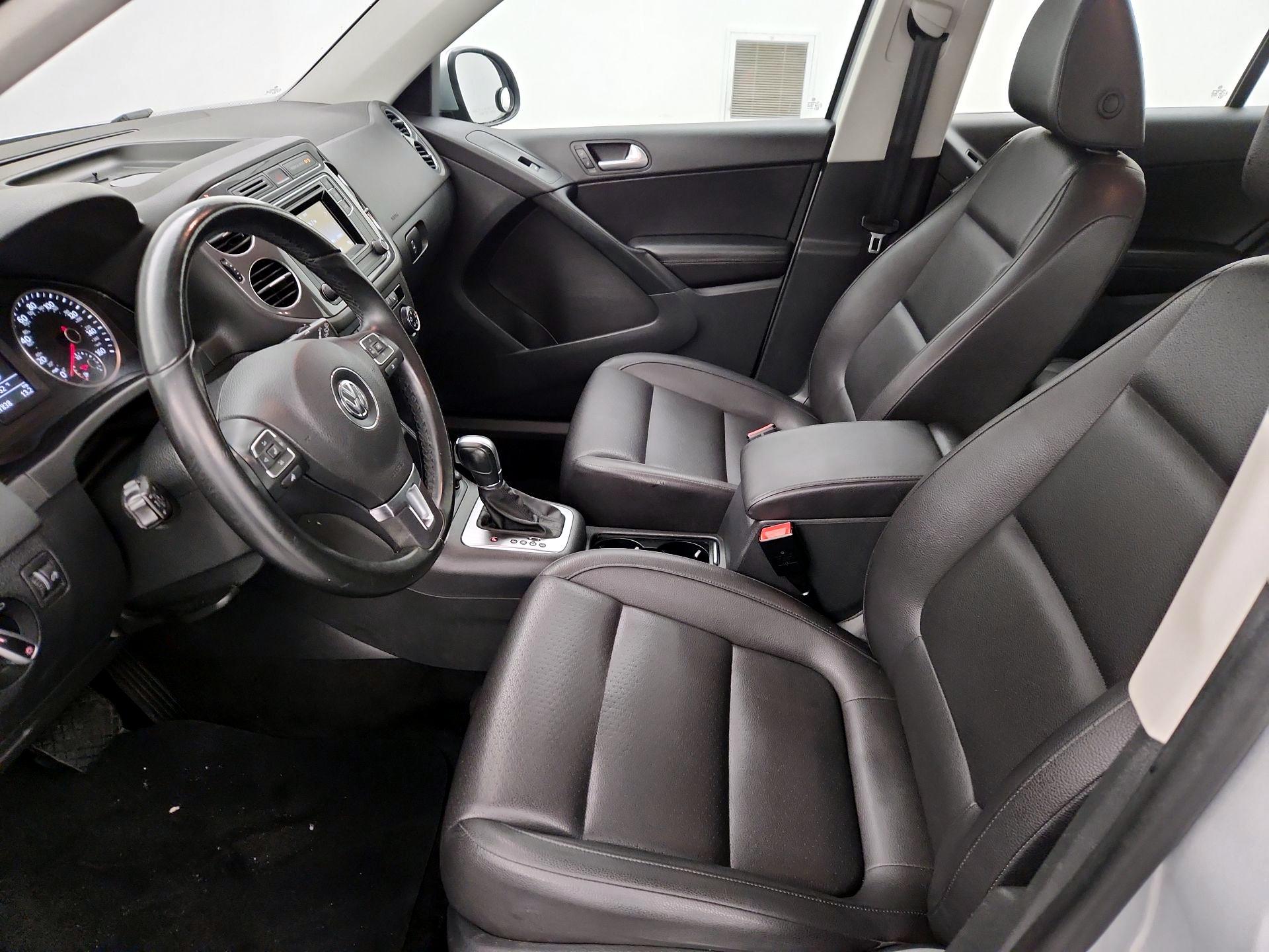 Thumbnail: 2016 Volkswagen Tiguan - 11